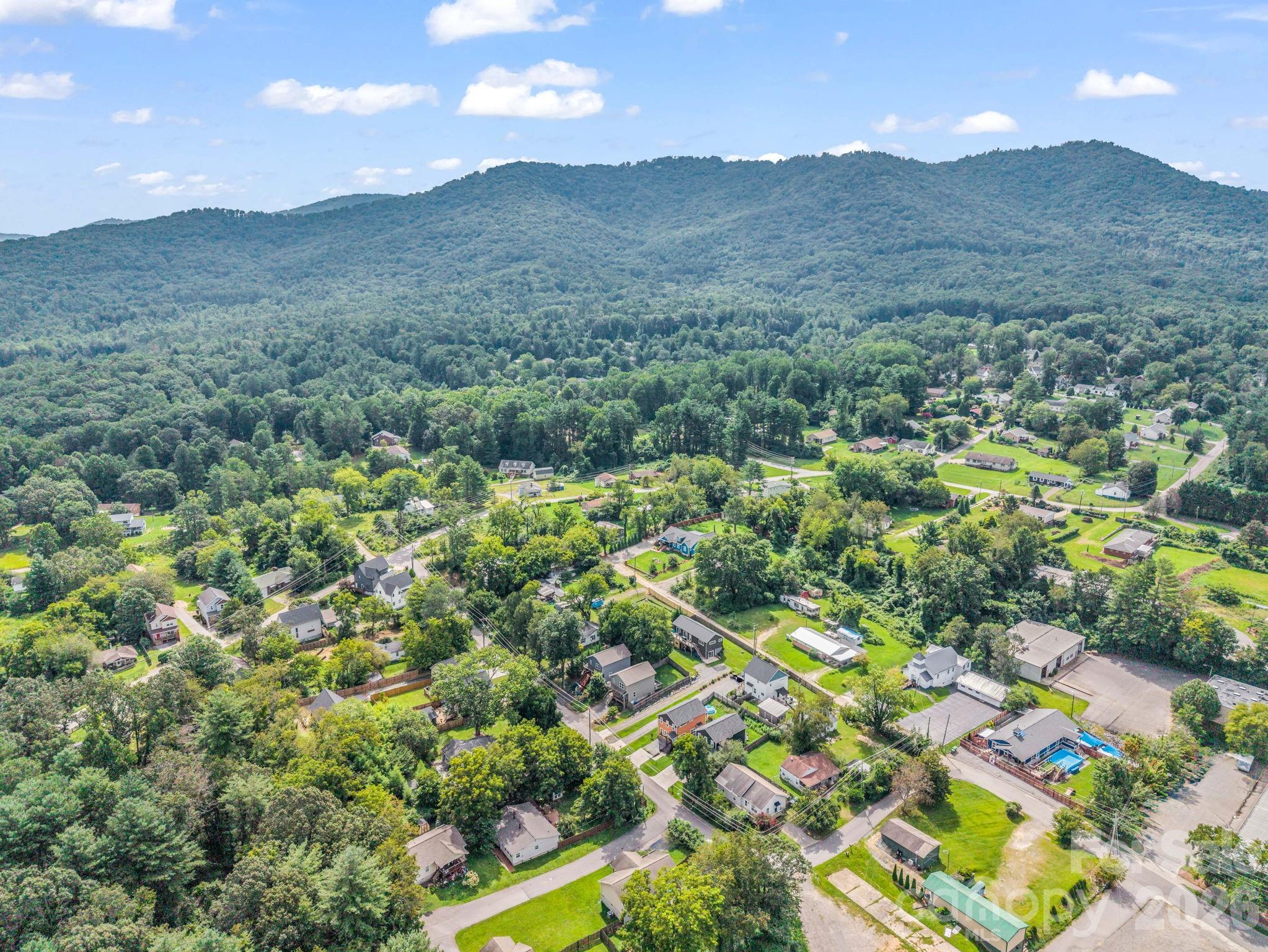 27 Busbee View Road — Asheville