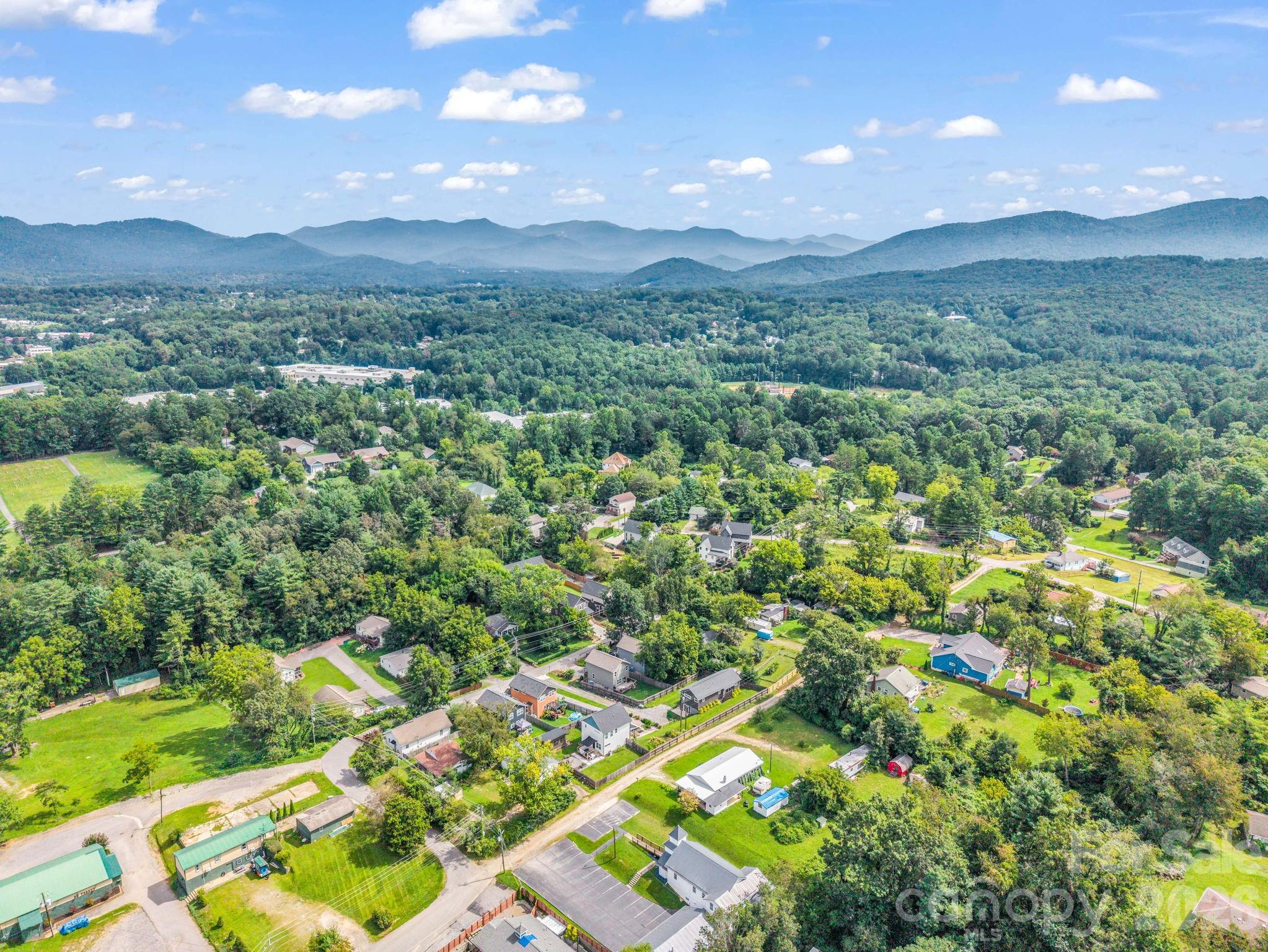 27 Busbee View Road — Asheville