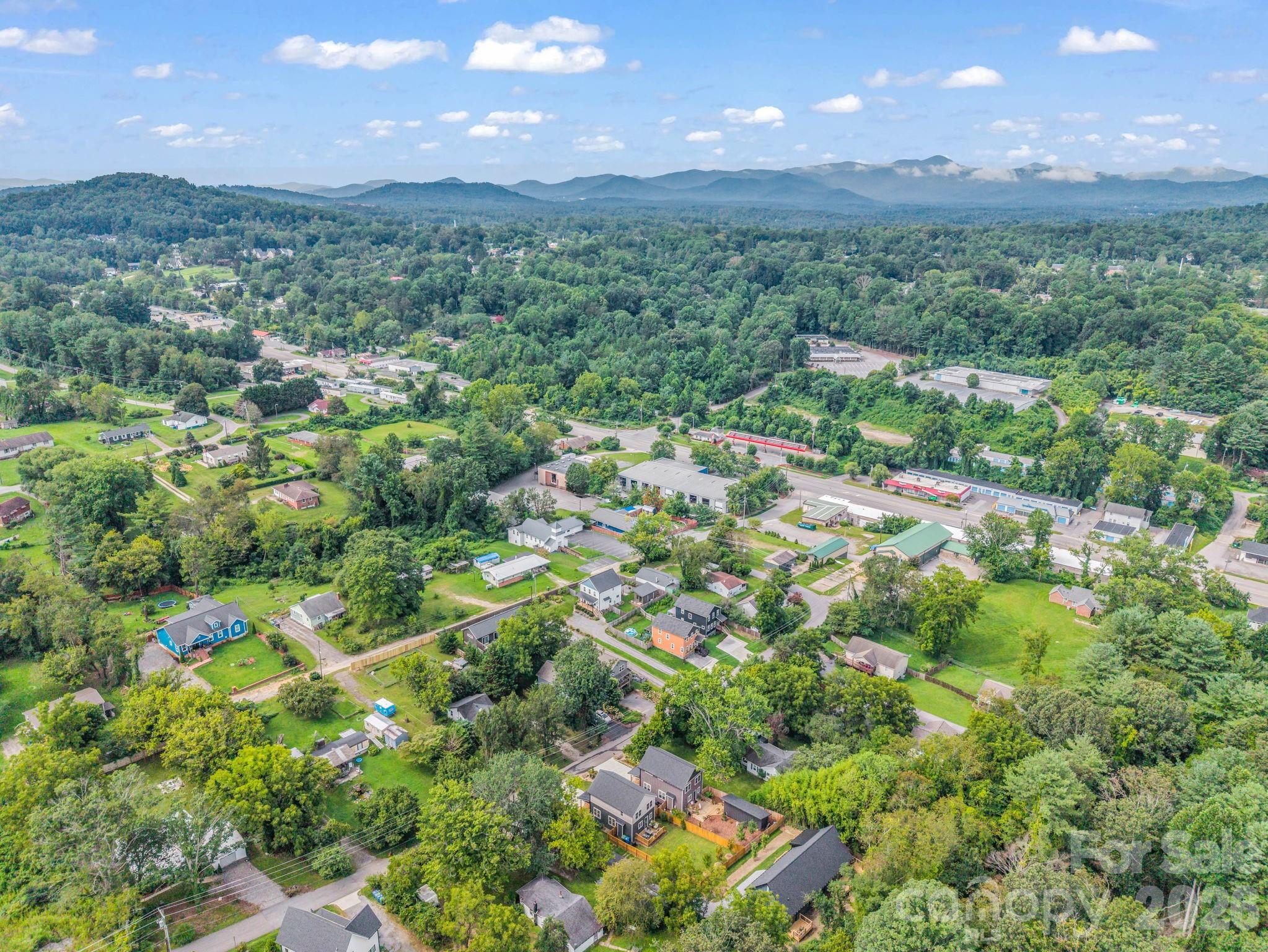 27 Busbee View Road — Asheville