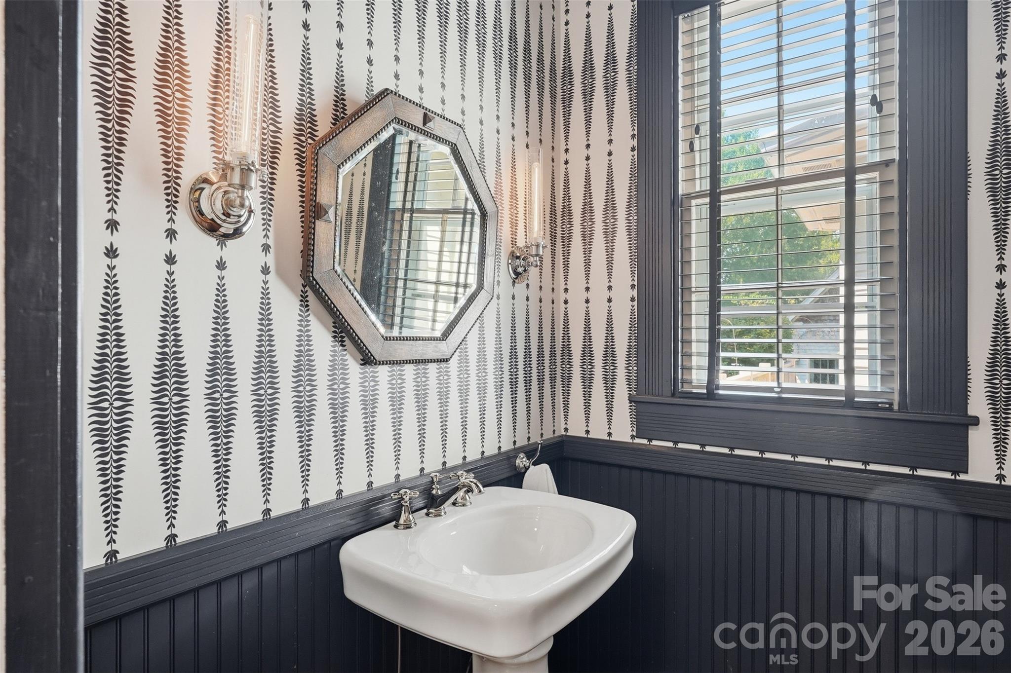728 Lexington Avenue — Charlotte