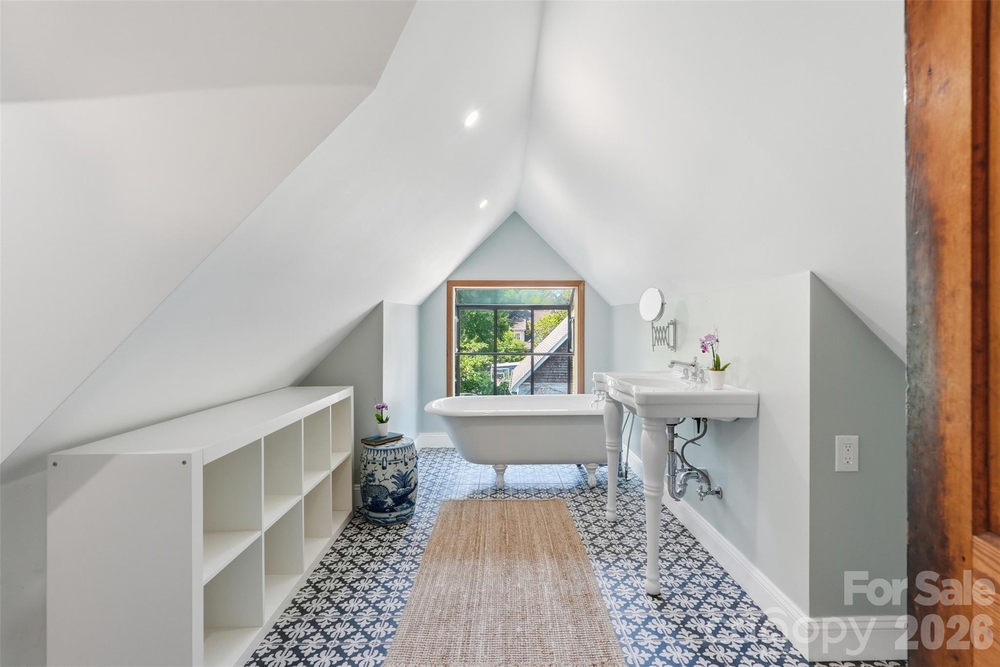 728 Lexington Avenue — Charlotte