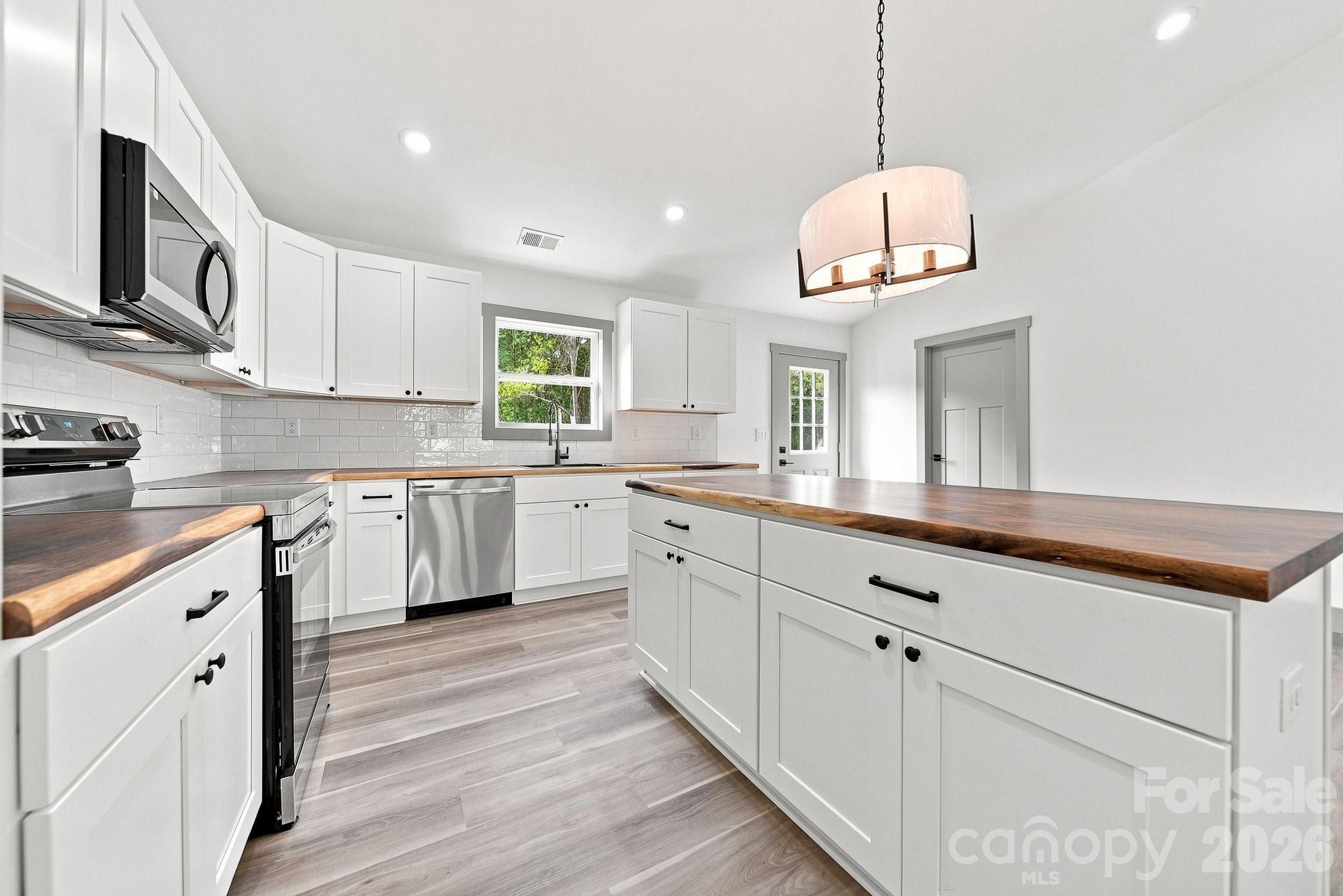 2949 Link Drive — Granite Falls
