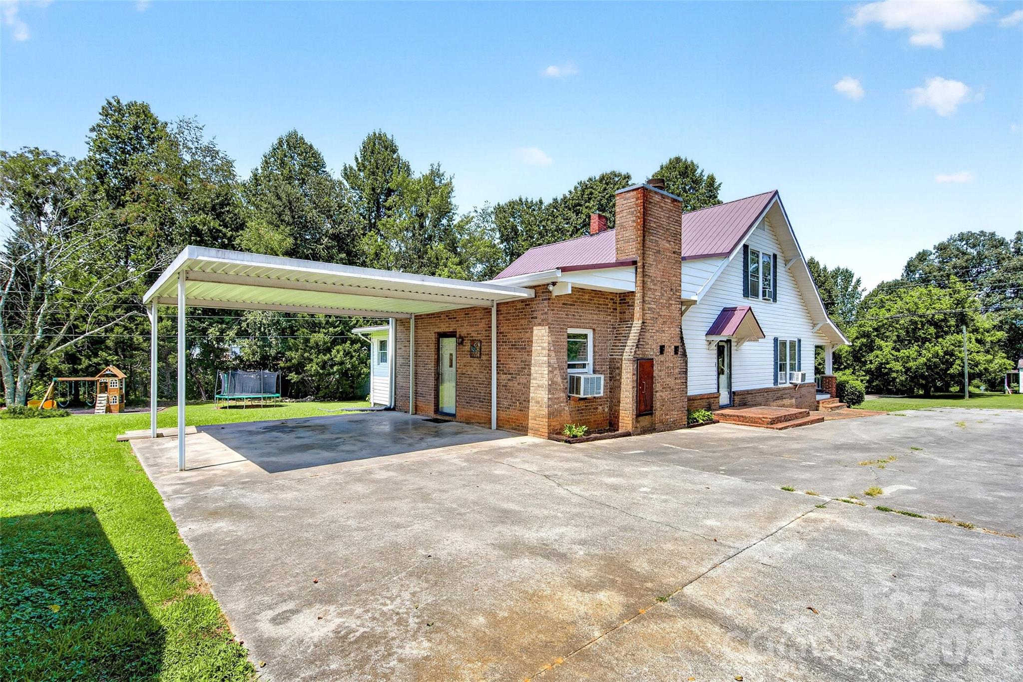 96 Huntsville Road — Marion