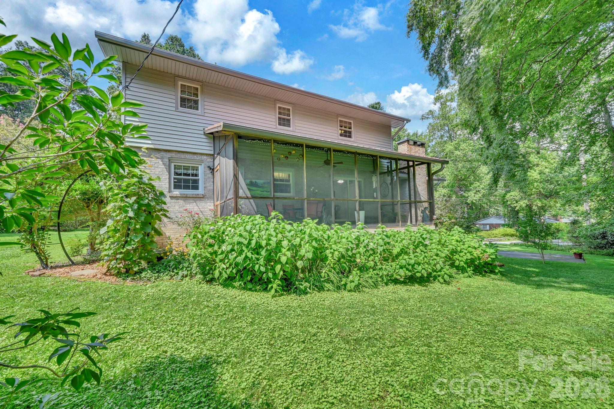 307 Woodland Trail — Laurel Park