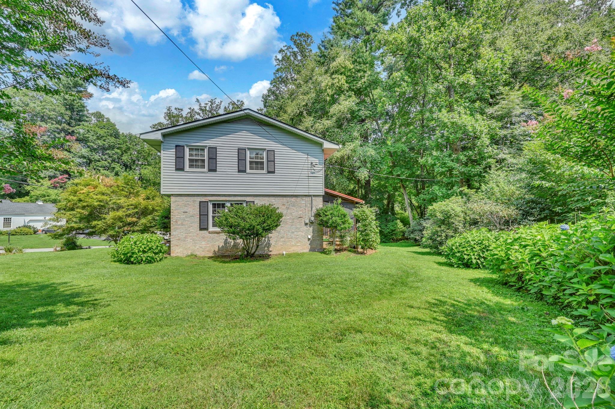 307 Woodland Trail — Laurel Park