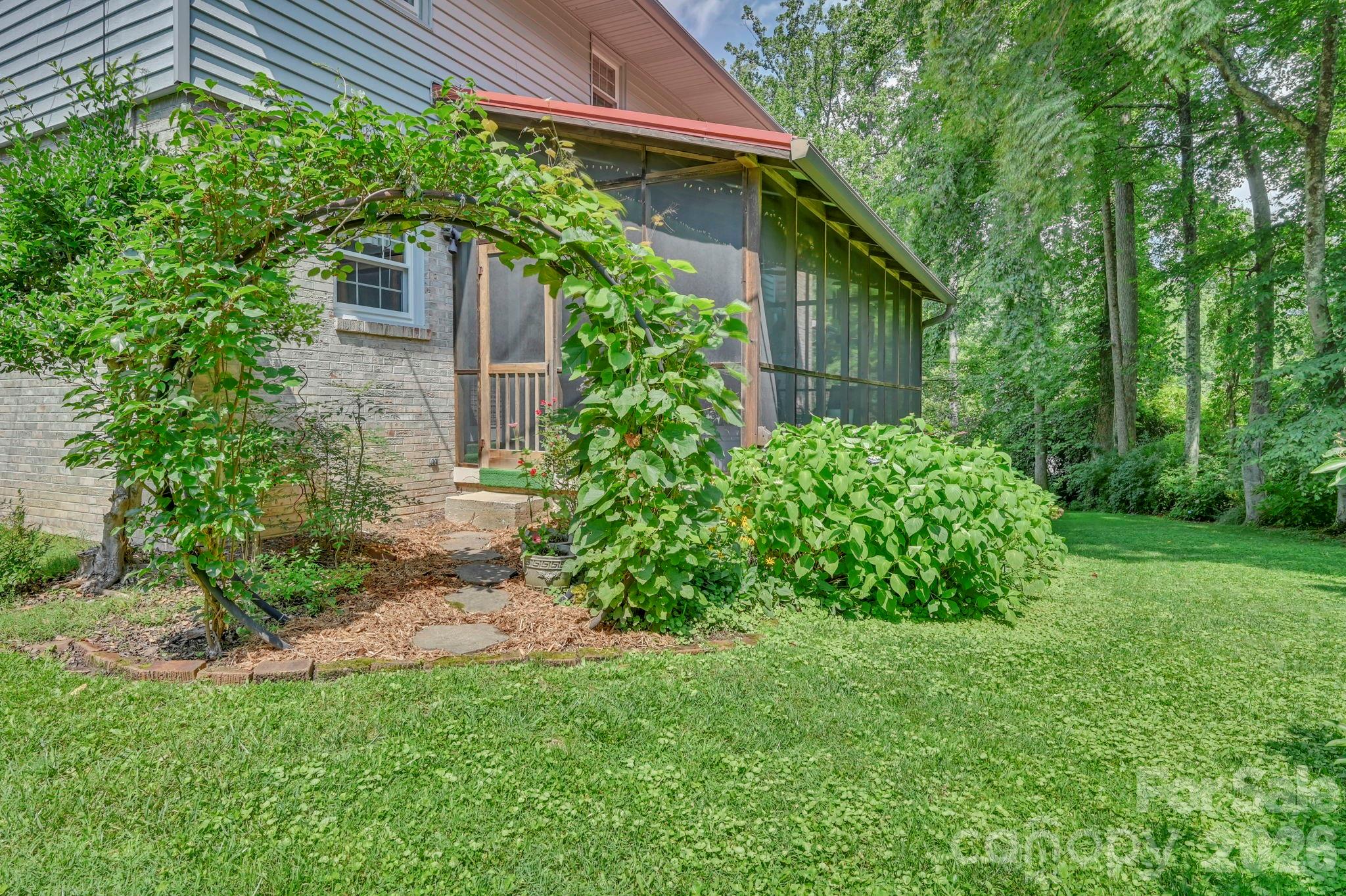 307 Woodland Trail — Laurel Park