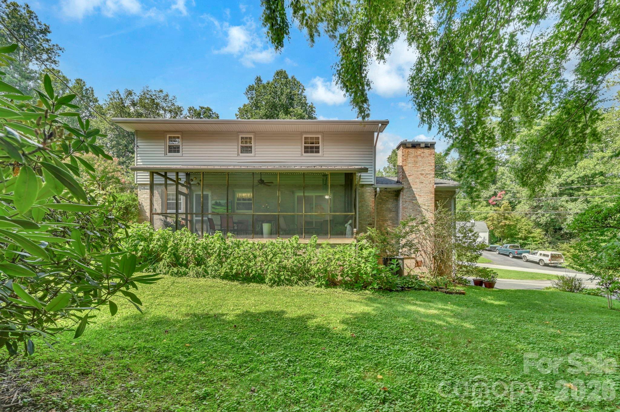 307 Woodland Trail — Laurel Park