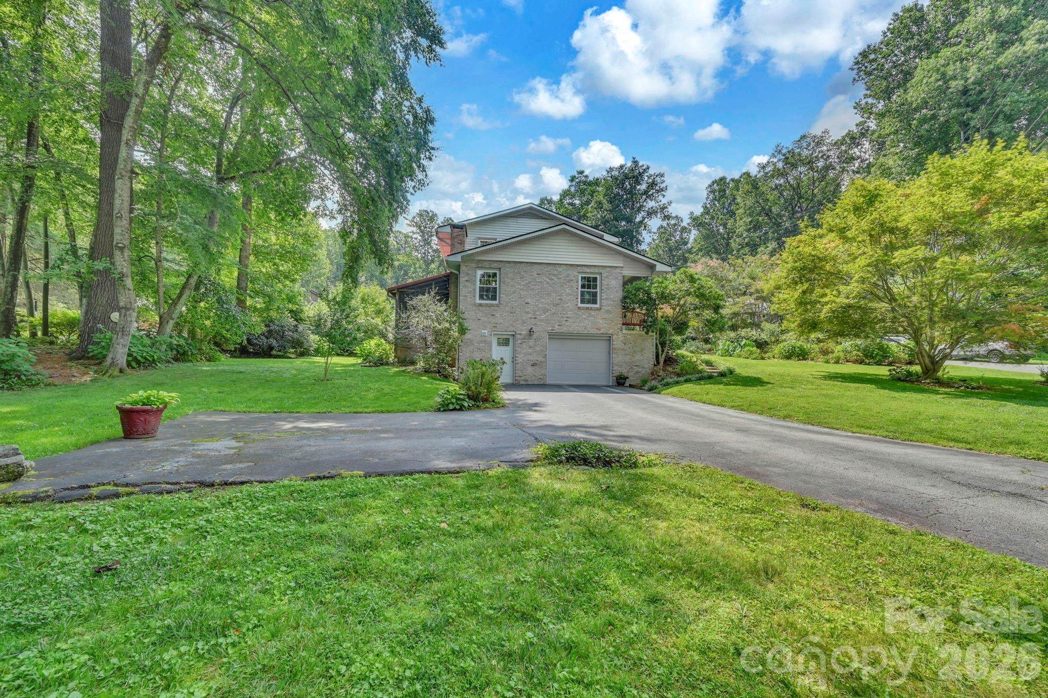 307 Woodland Trail — Laurel Park