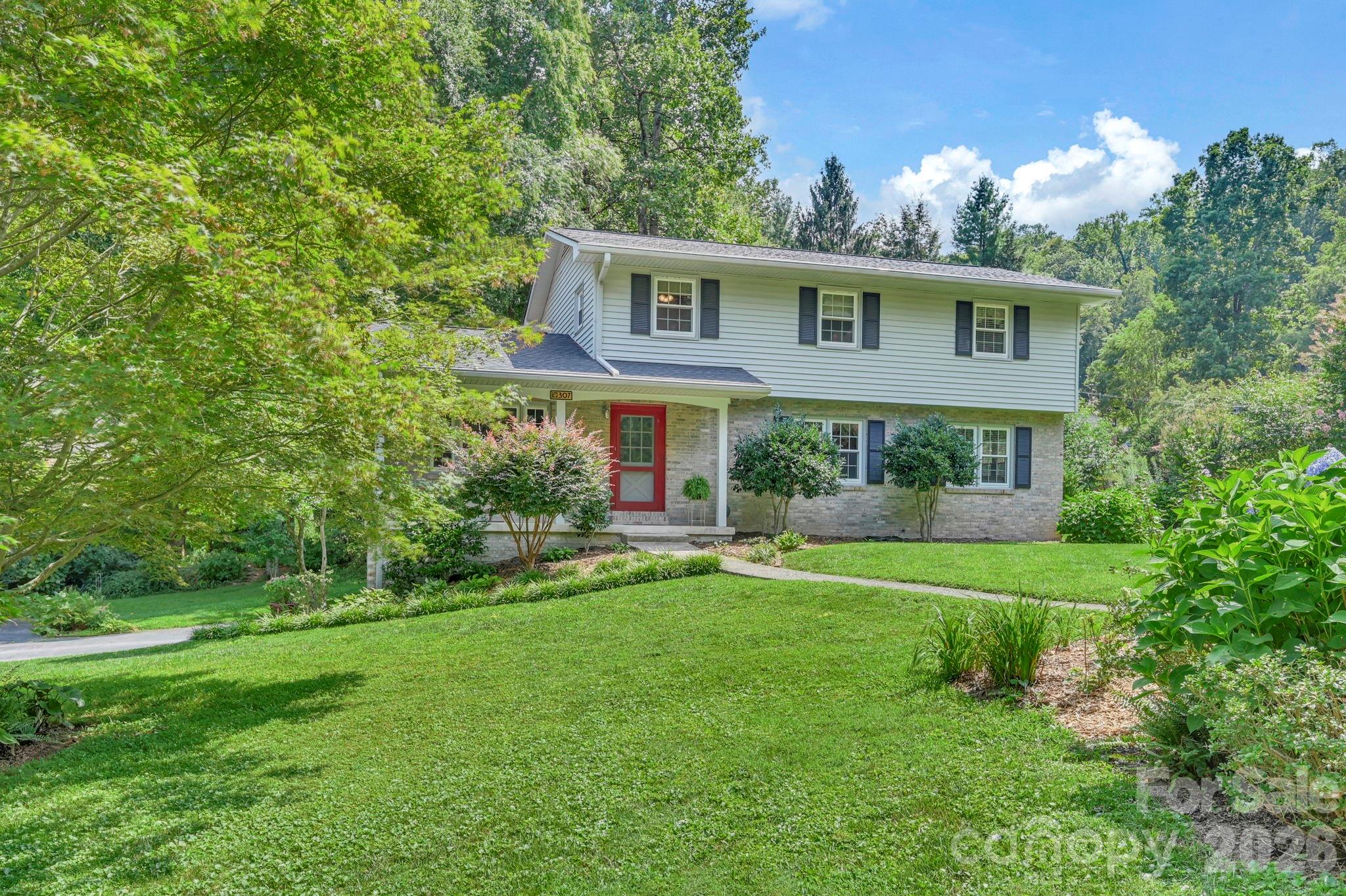 307 Woodland Trail — Laurel Park