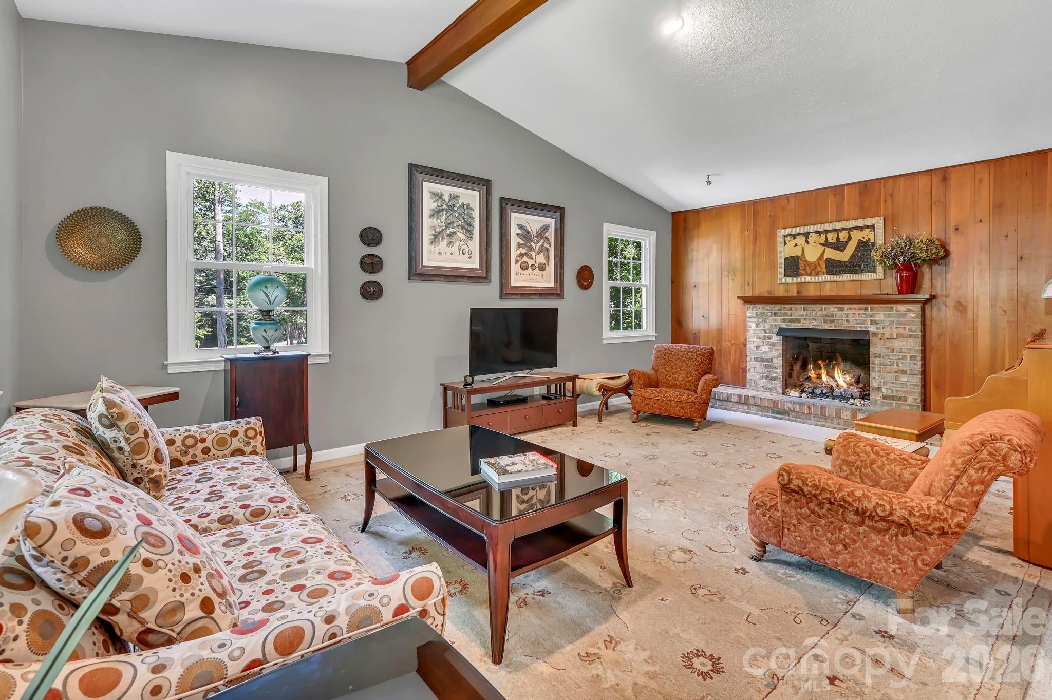 307 Woodland Trail — Laurel Park