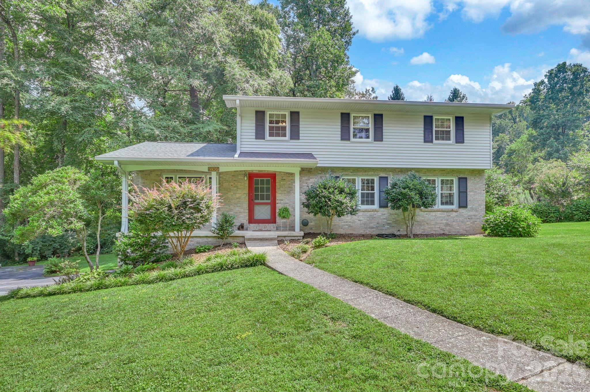 307 Woodland Trail — Laurel Park