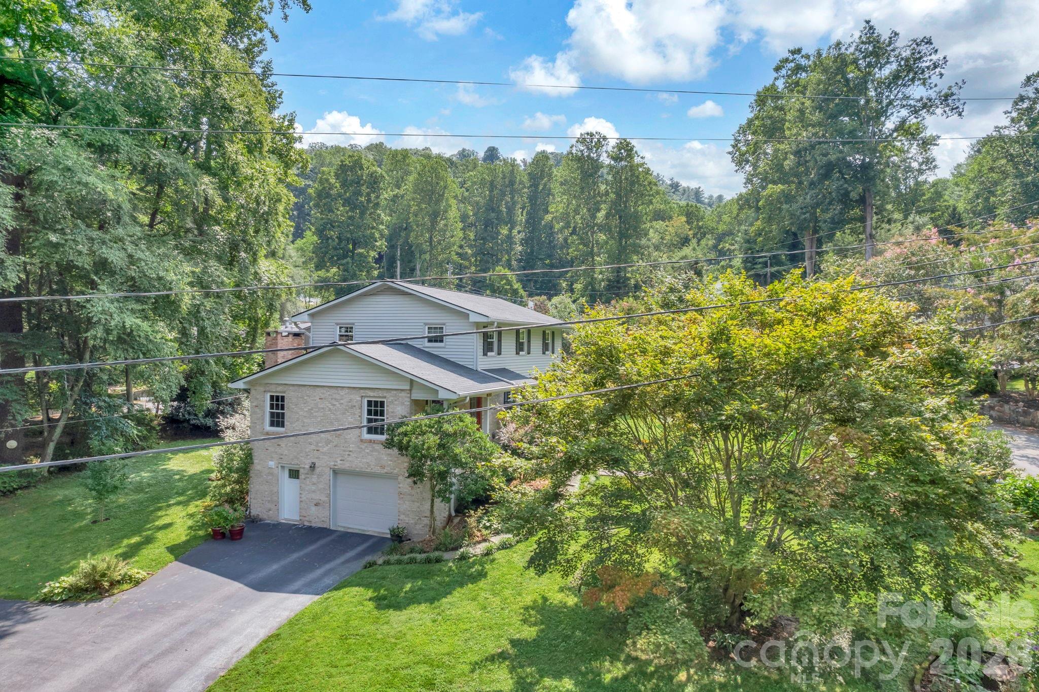 307 Woodland Trail — Laurel Park
