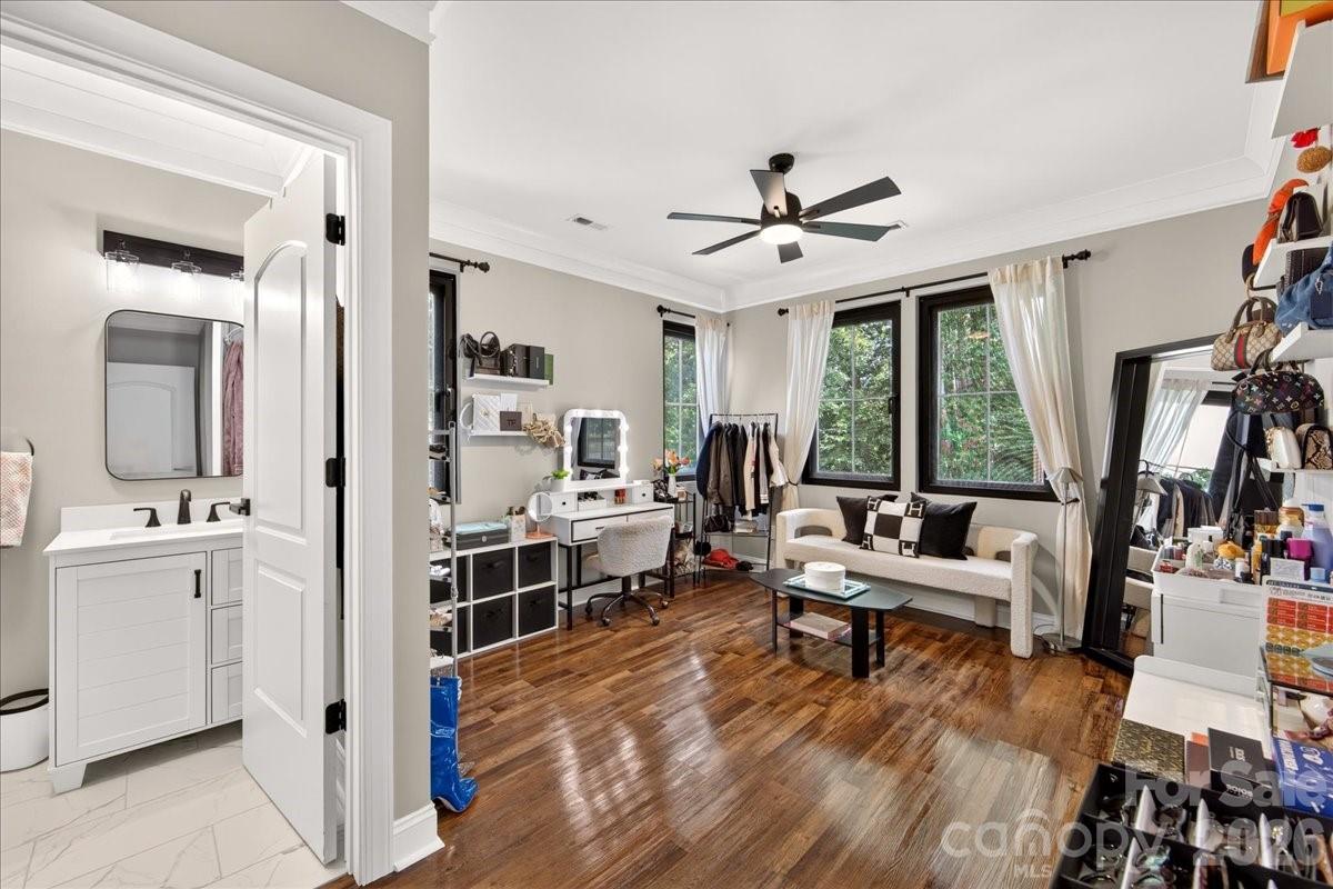 2200 Stratford Avenue — Charlotte