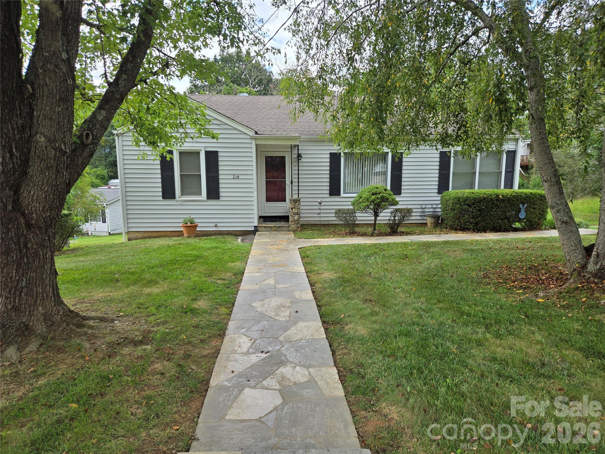 214 Governors View Road — Asheville
