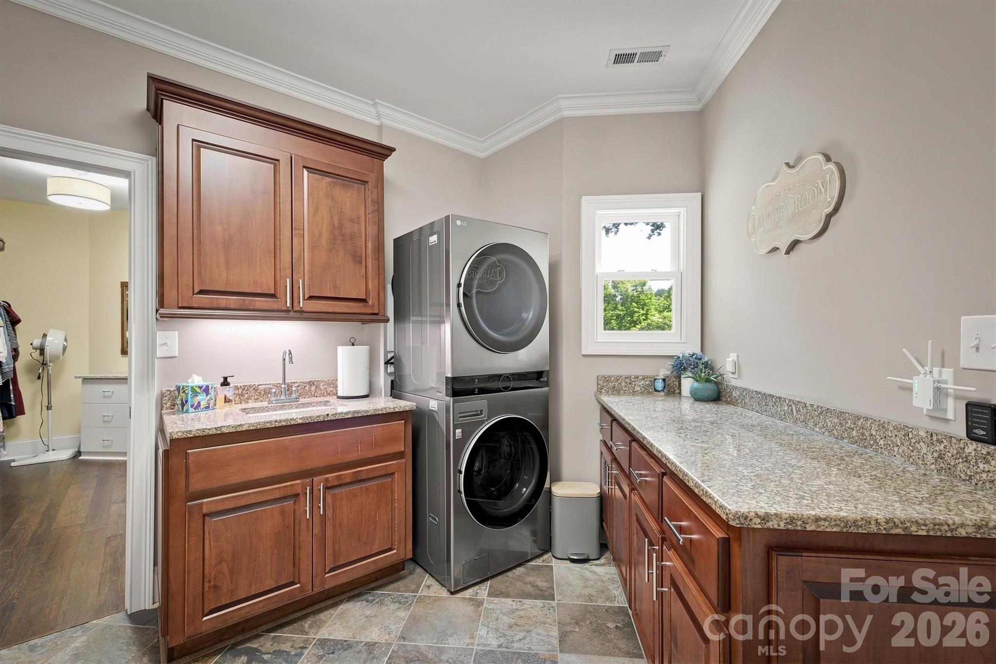 5504 Cedar Cove Way — Lenoir