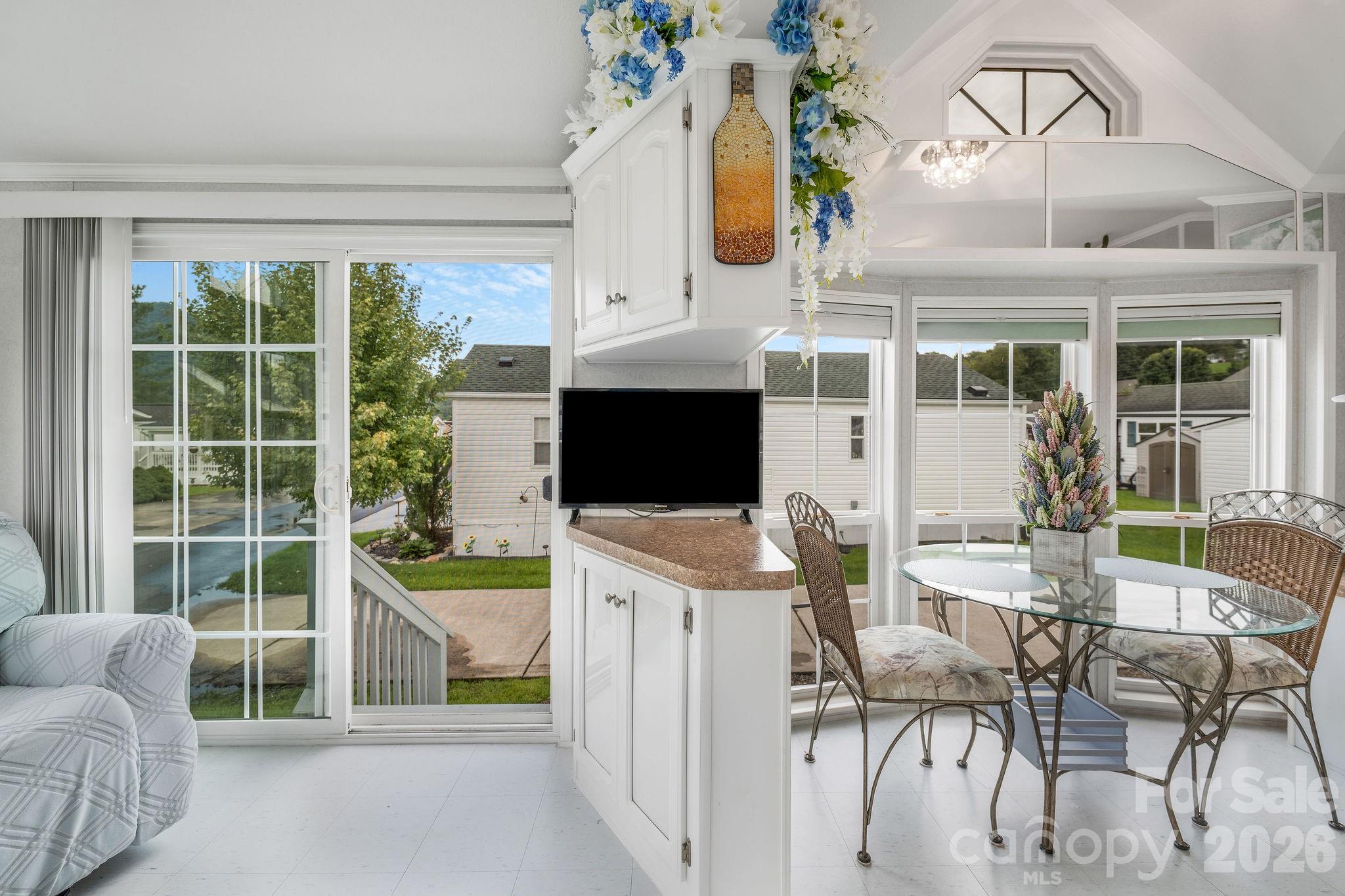 53 Strollers Lane — Waynesville