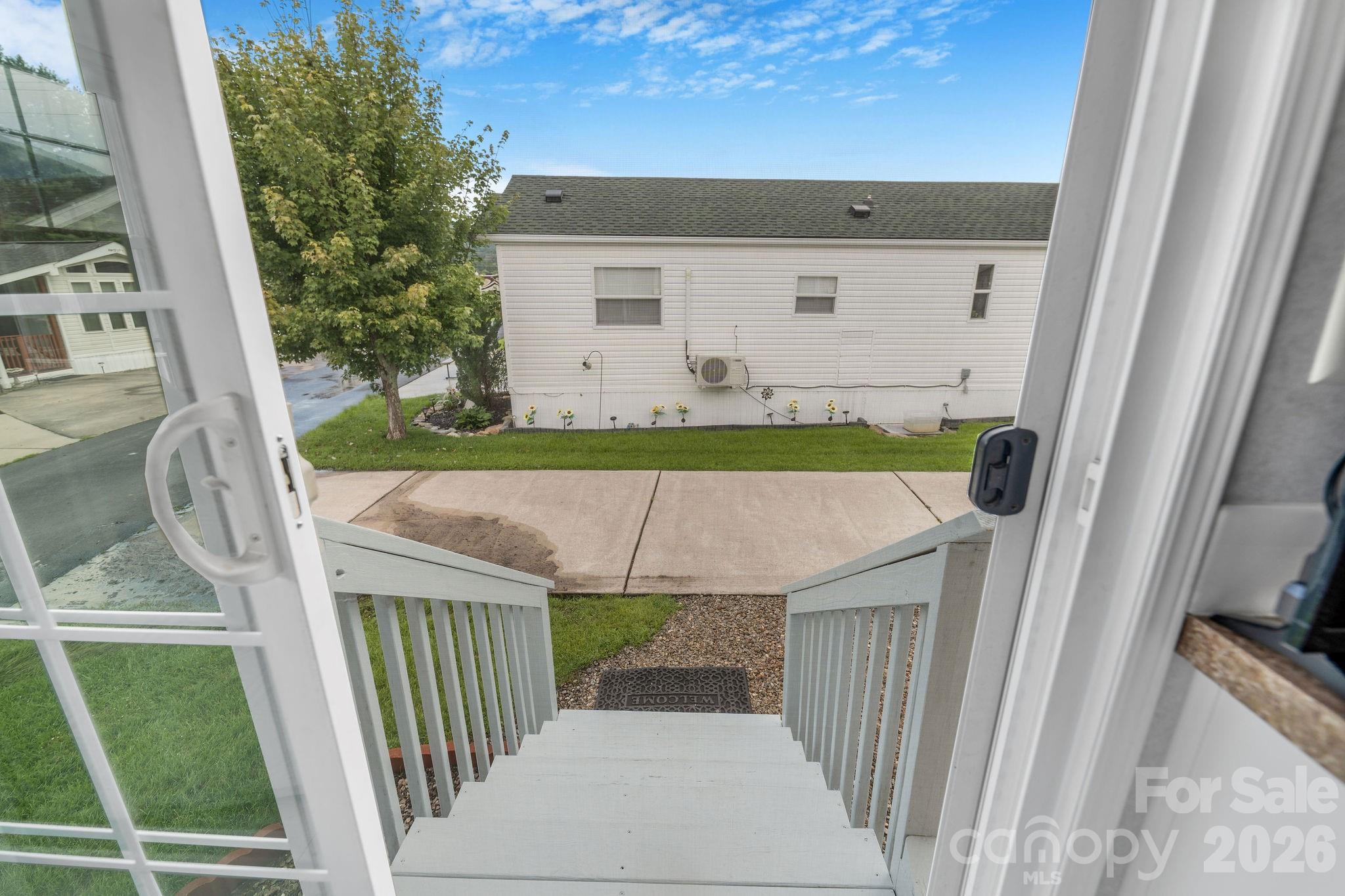 53 Strollers Lane — Waynesville