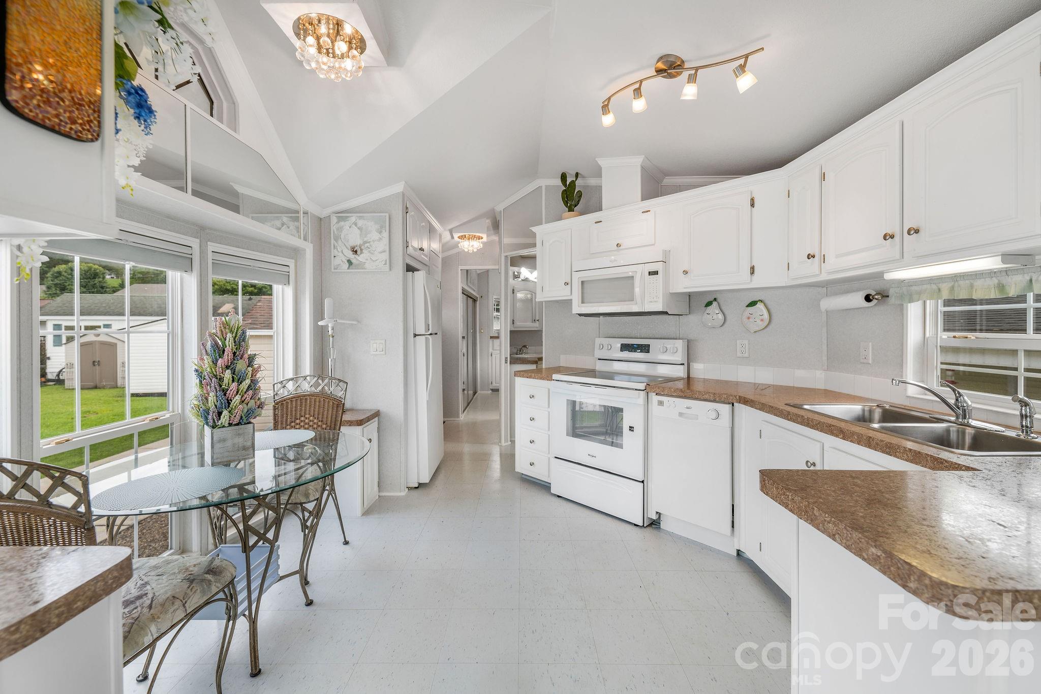53 Strollers Lane — Waynesville