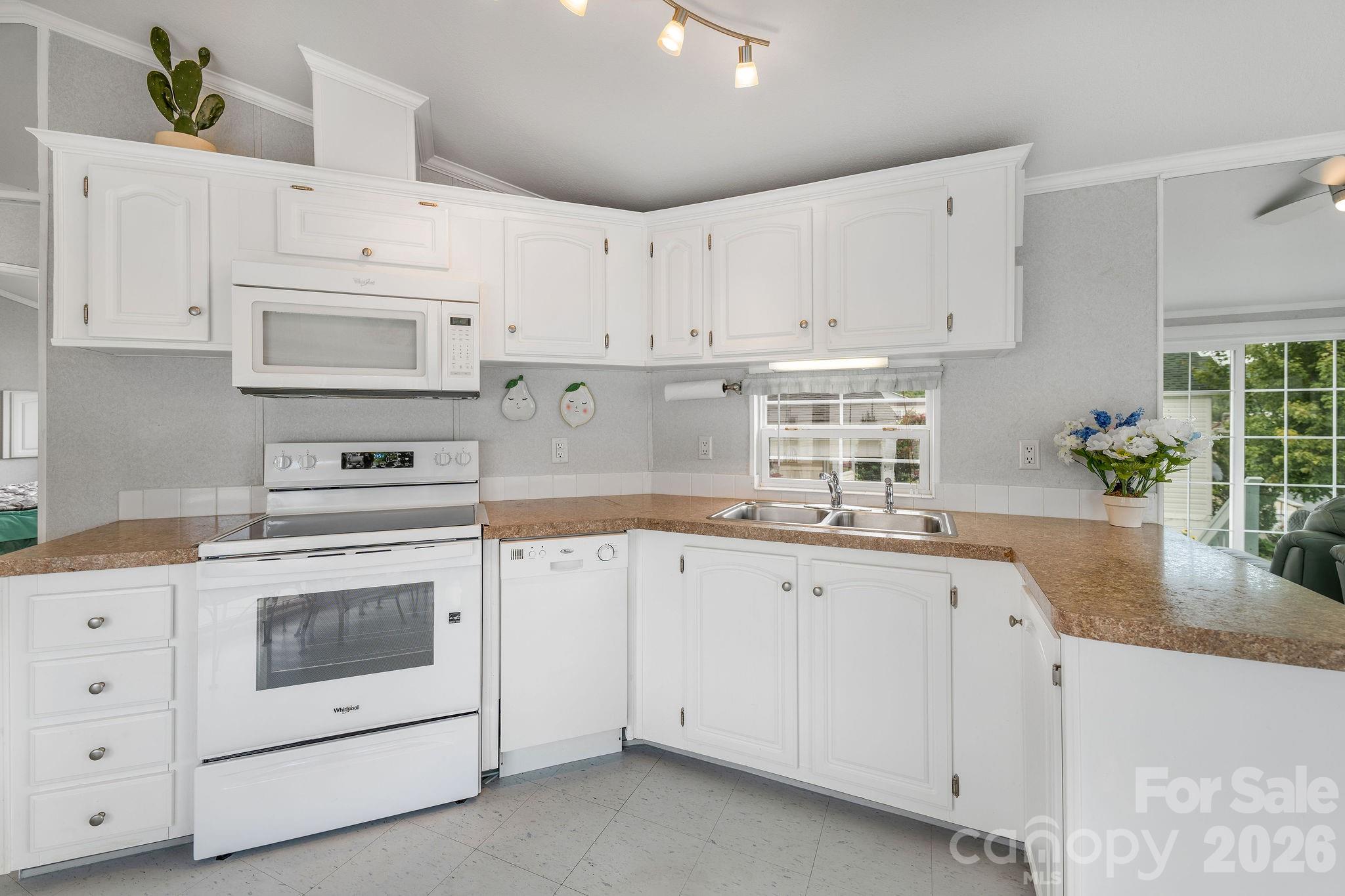 53 Strollers Lane — Waynesville