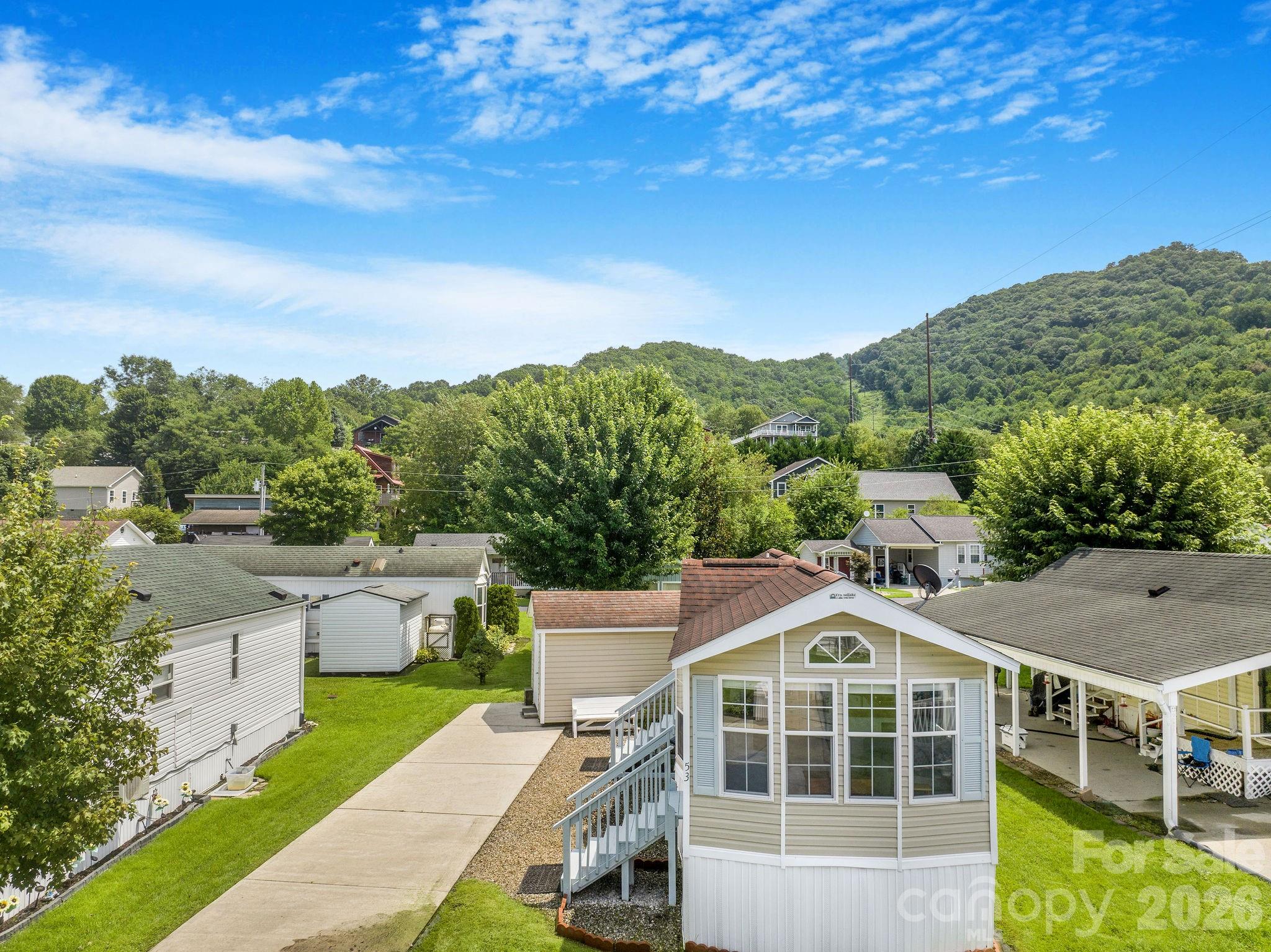 53 Strollers Lane — Waynesville