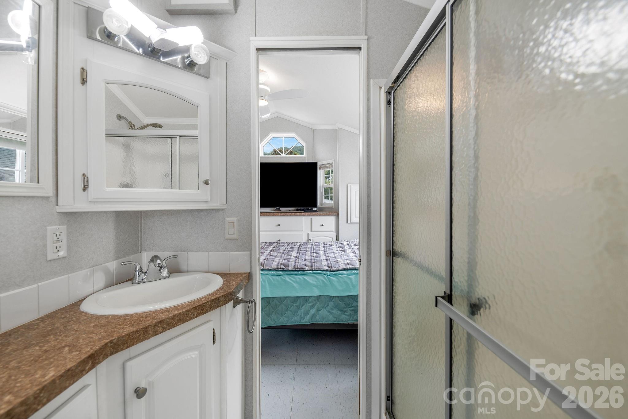53 Strollers Lane — Waynesville