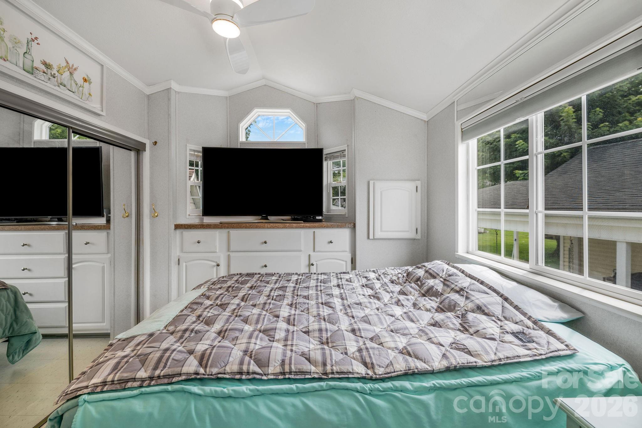 53 Strollers Lane — Waynesville