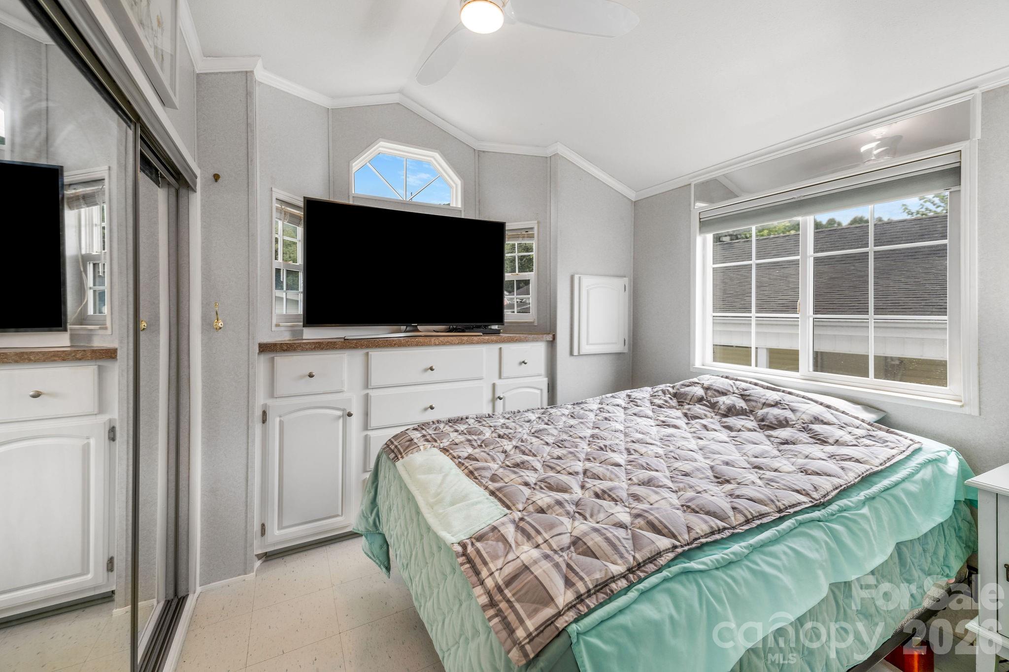 53 Strollers Lane — Waynesville