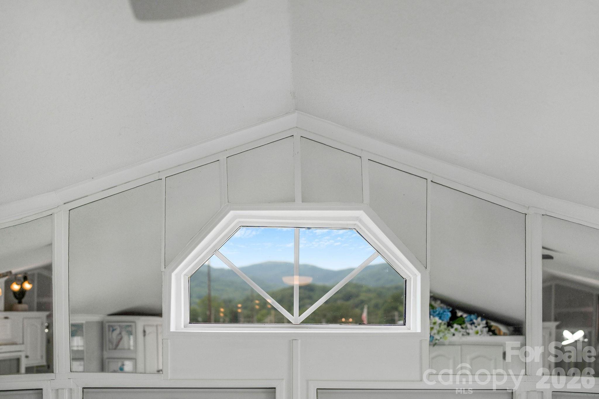 53 Strollers Lane — Waynesville