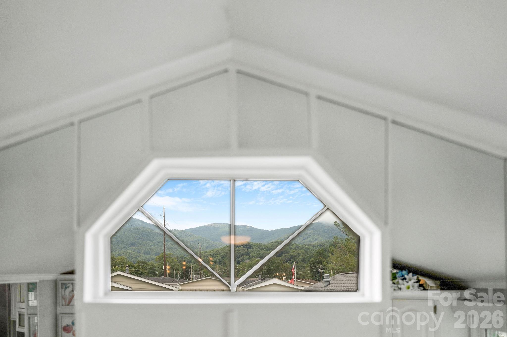53 Strollers Lane — Waynesville
