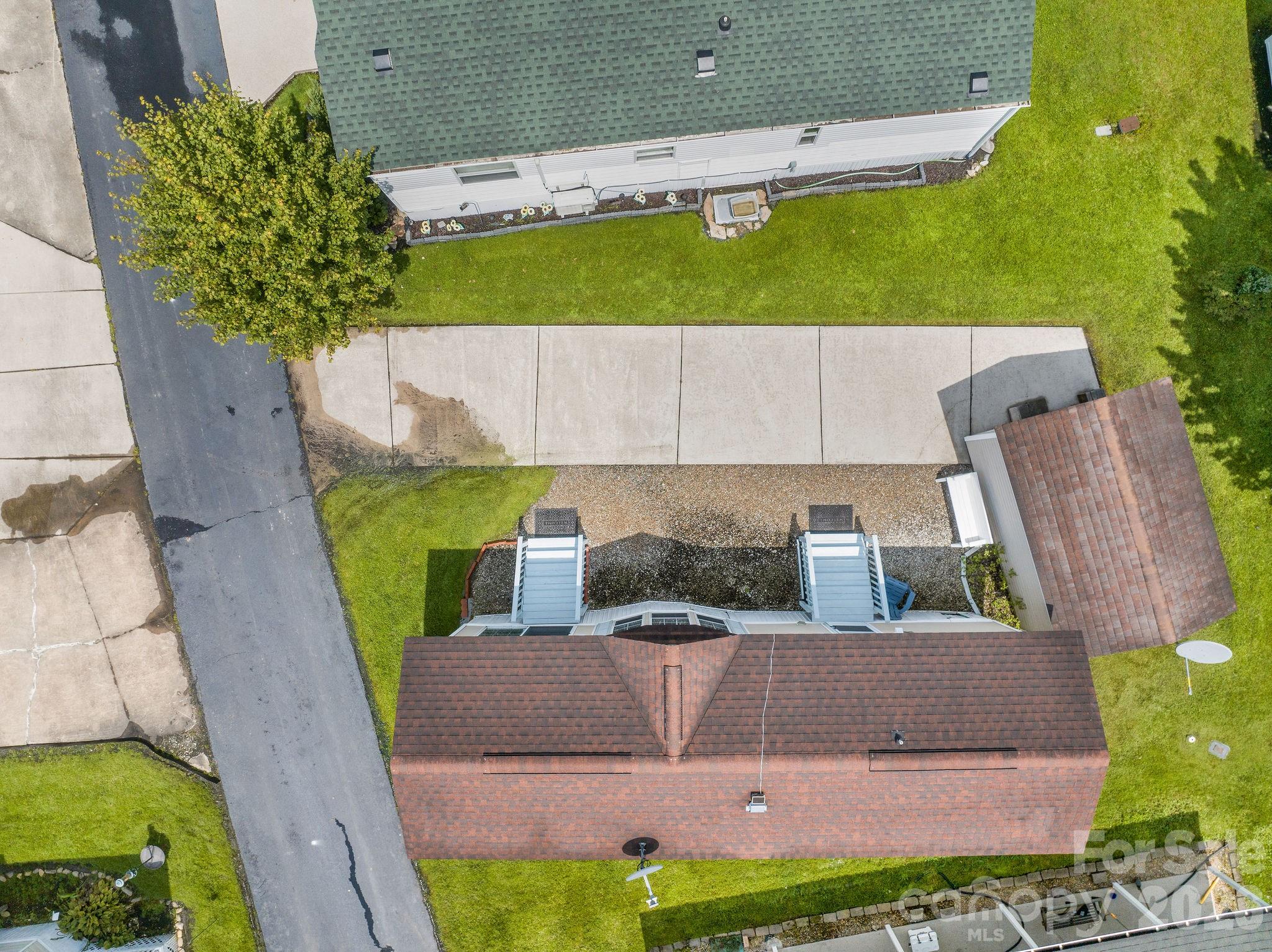 53 Strollers Lane — Waynesville