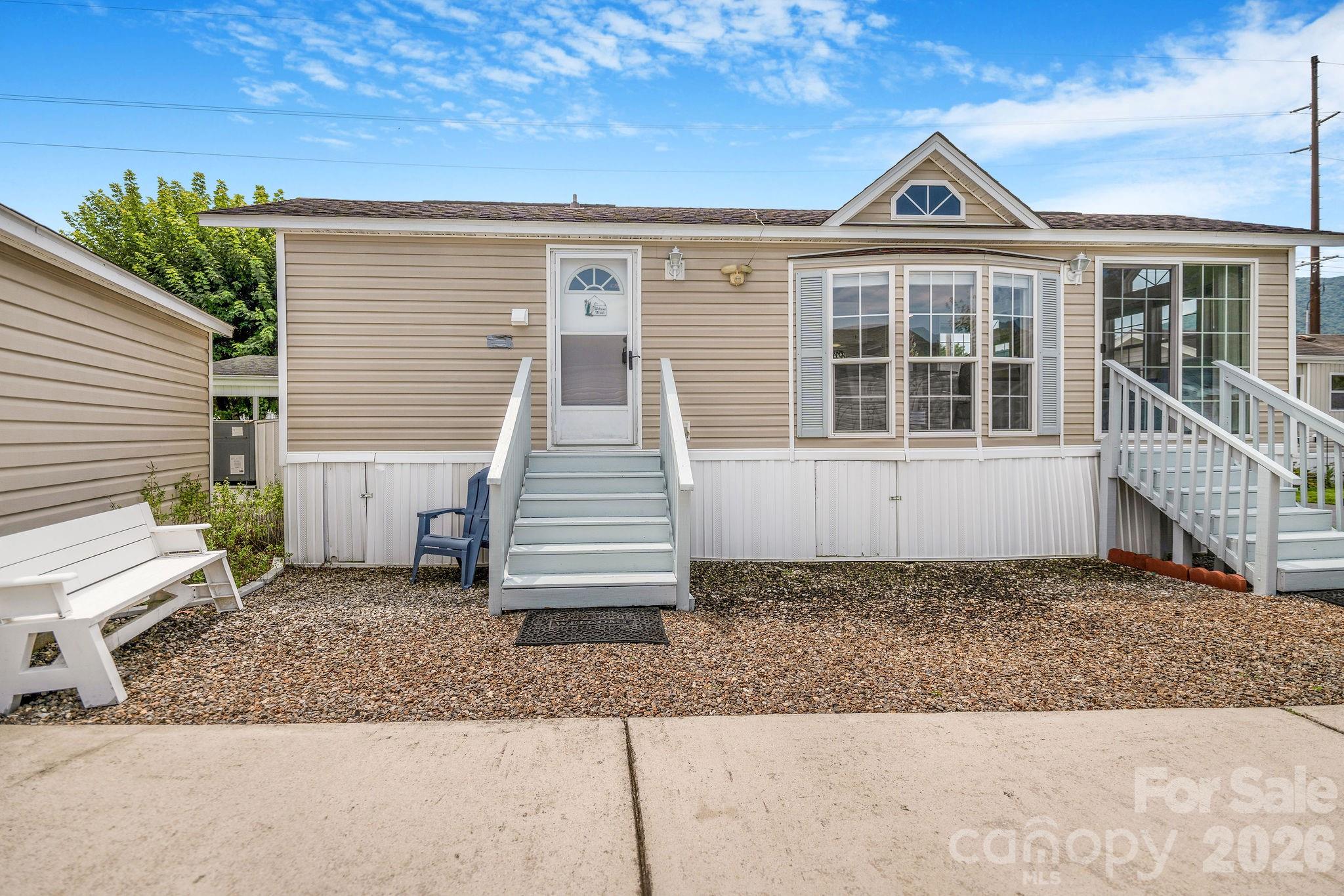 53 Strollers Lane — Waynesville