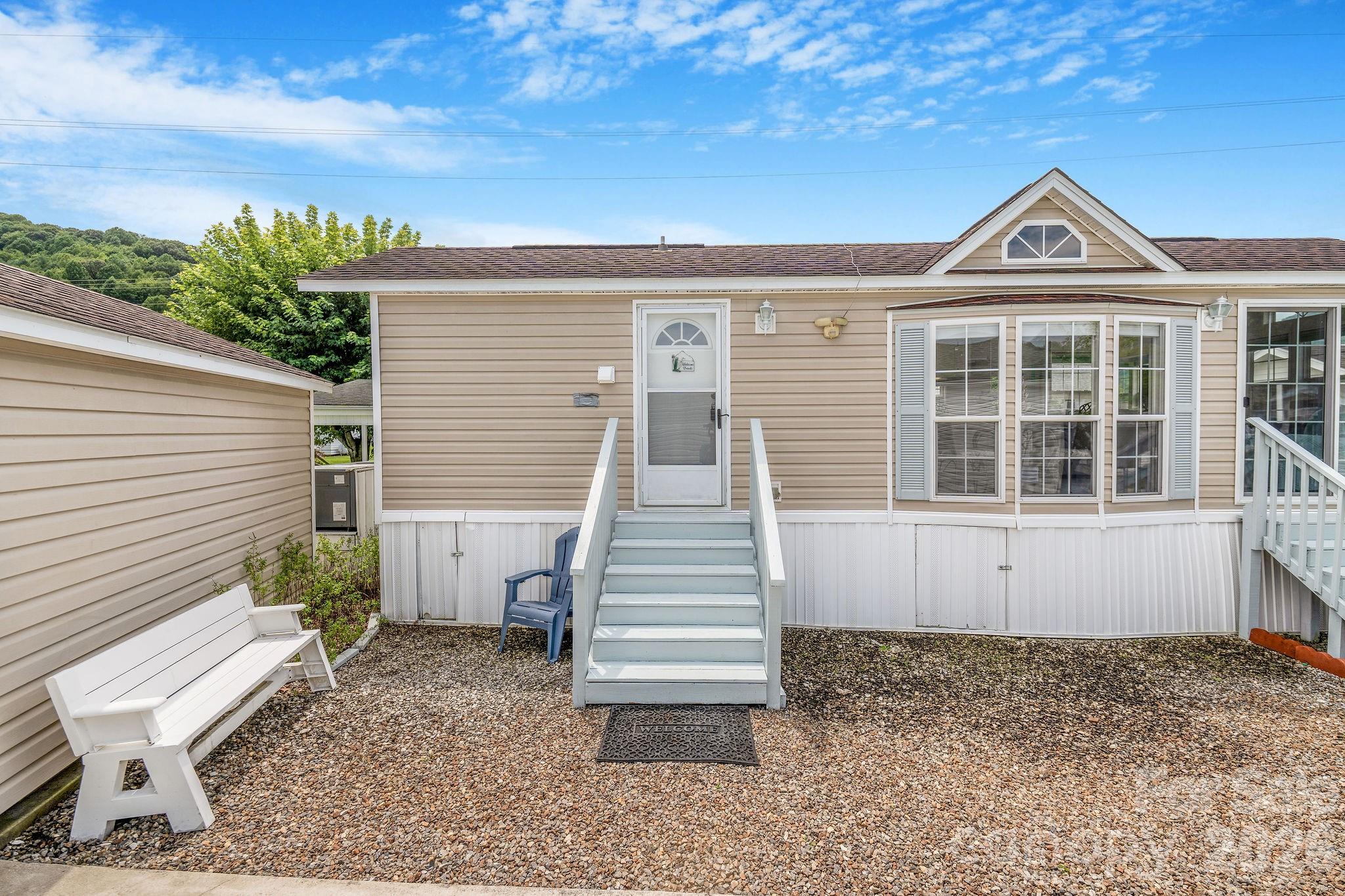 53 Strollers Lane — Waynesville