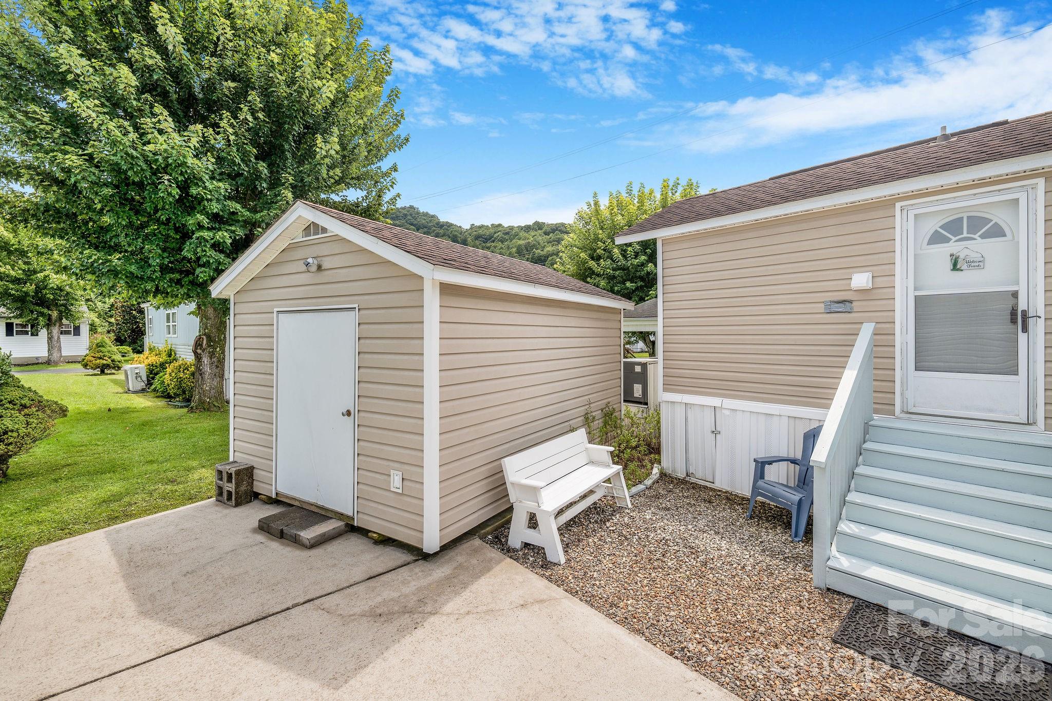 53 Strollers Lane — Waynesville