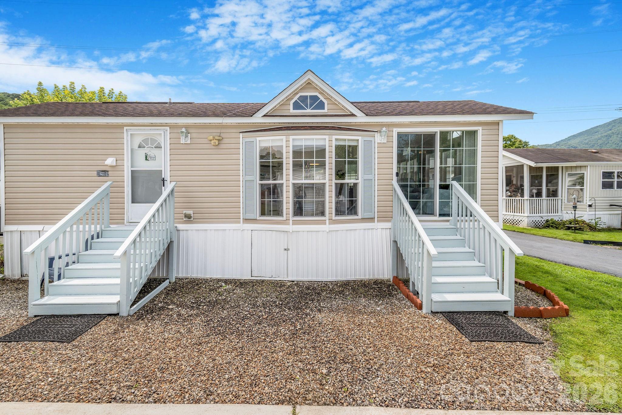 53 Strollers Lane — Waynesville