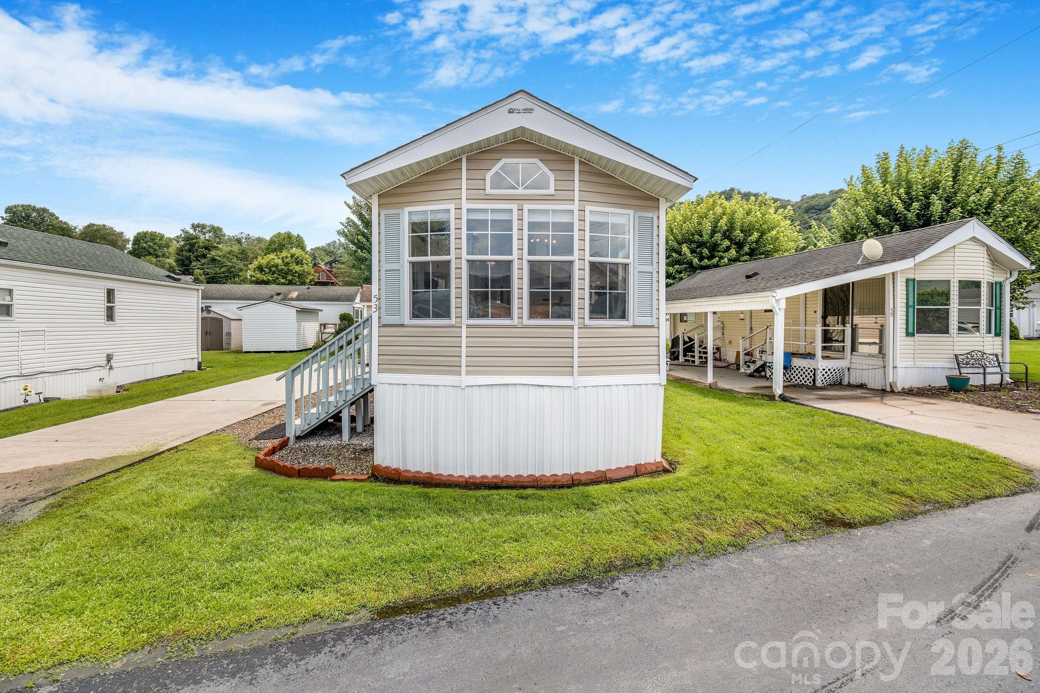 53 Strollers Lane — Waynesville