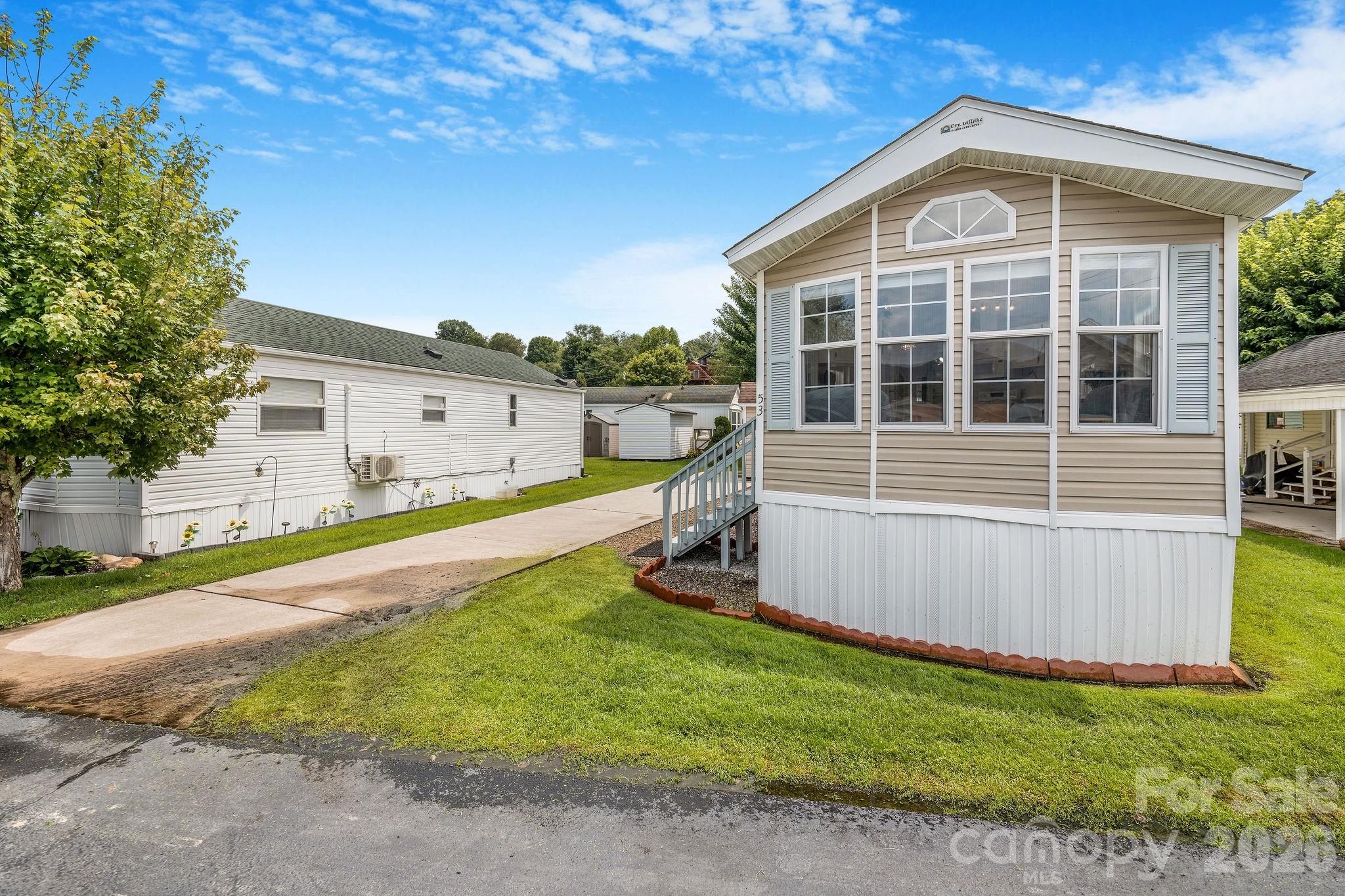 53 Strollers Lane — Waynesville
