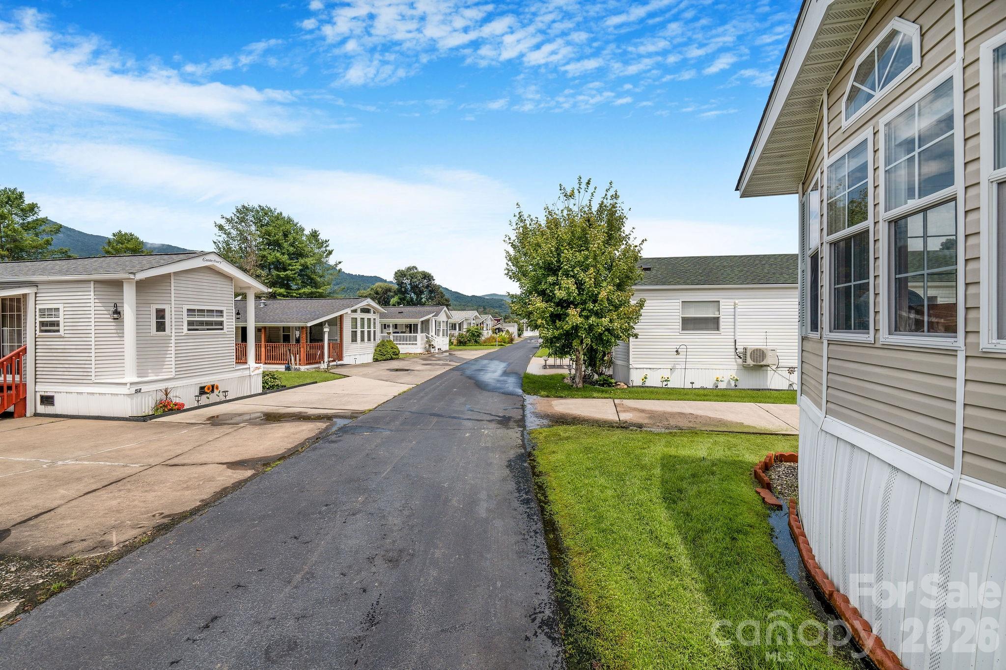 53 Strollers Lane — Waynesville