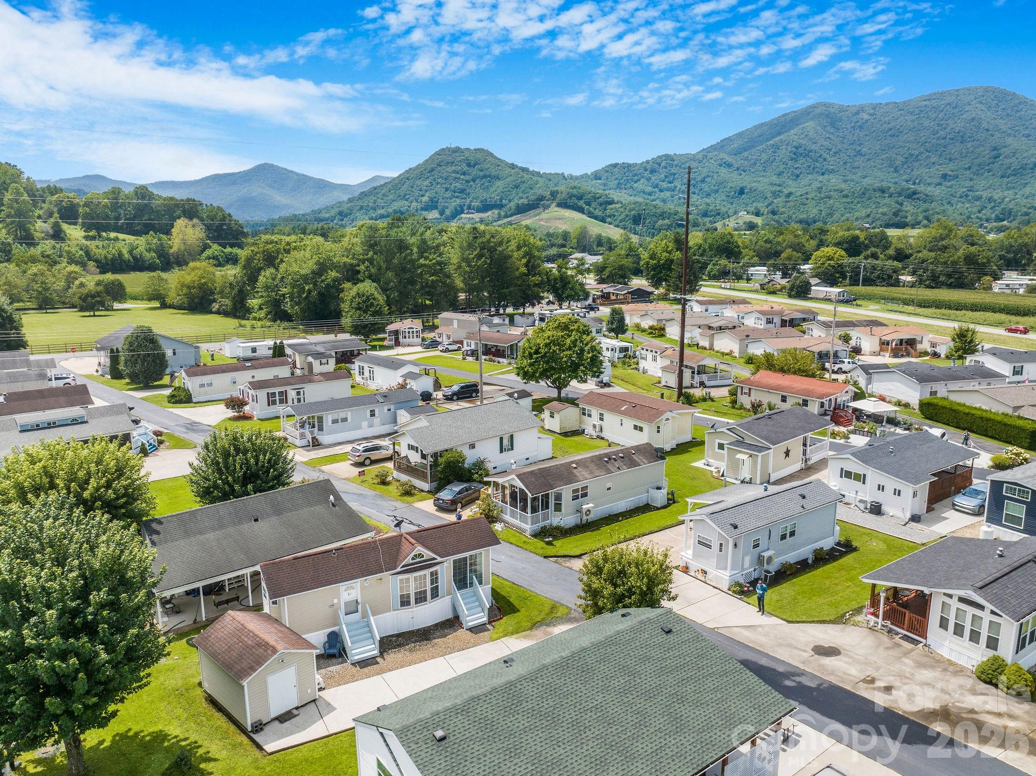 53 Strollers Lane — Waynesville