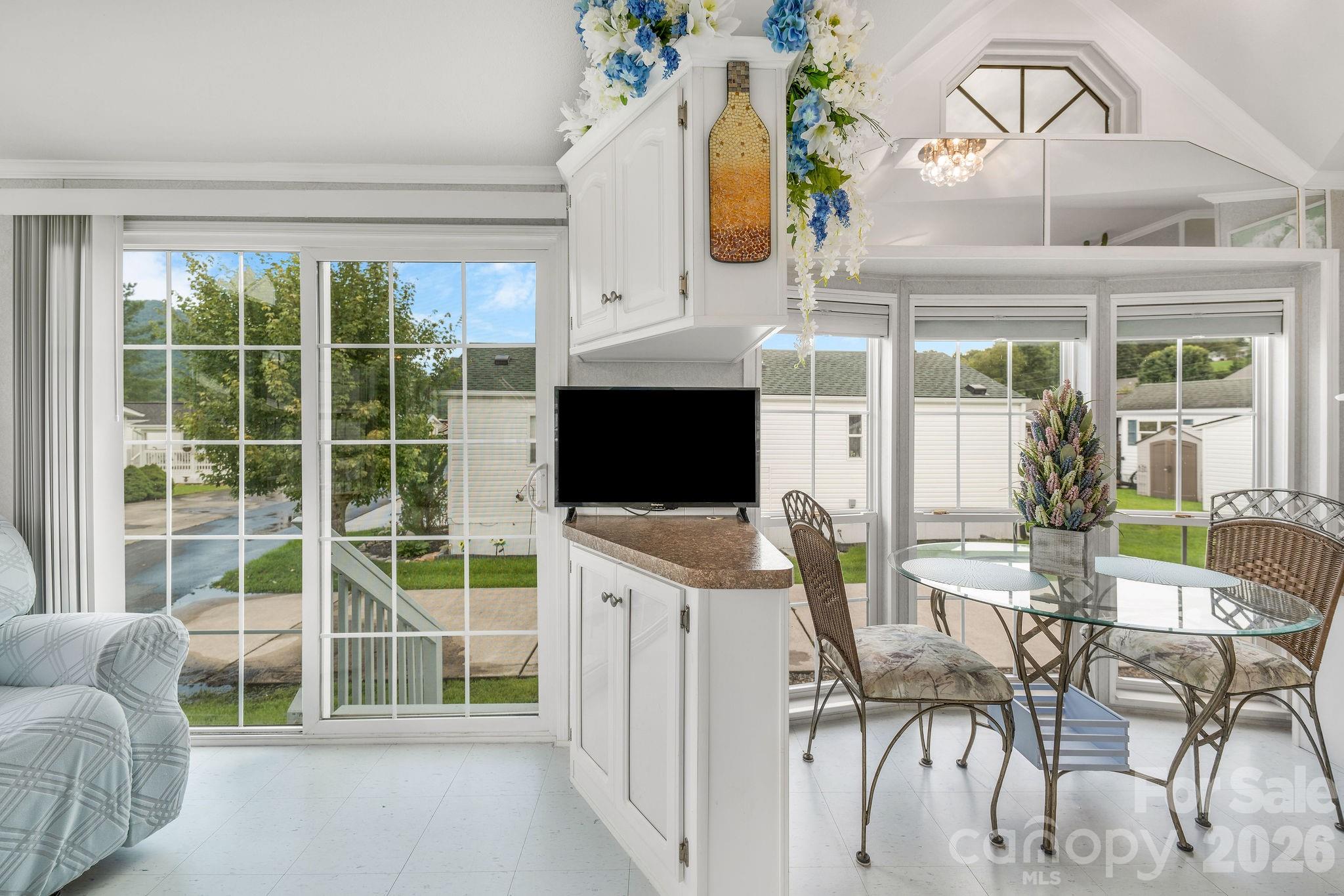 53 Strollers Lane — Waynesville