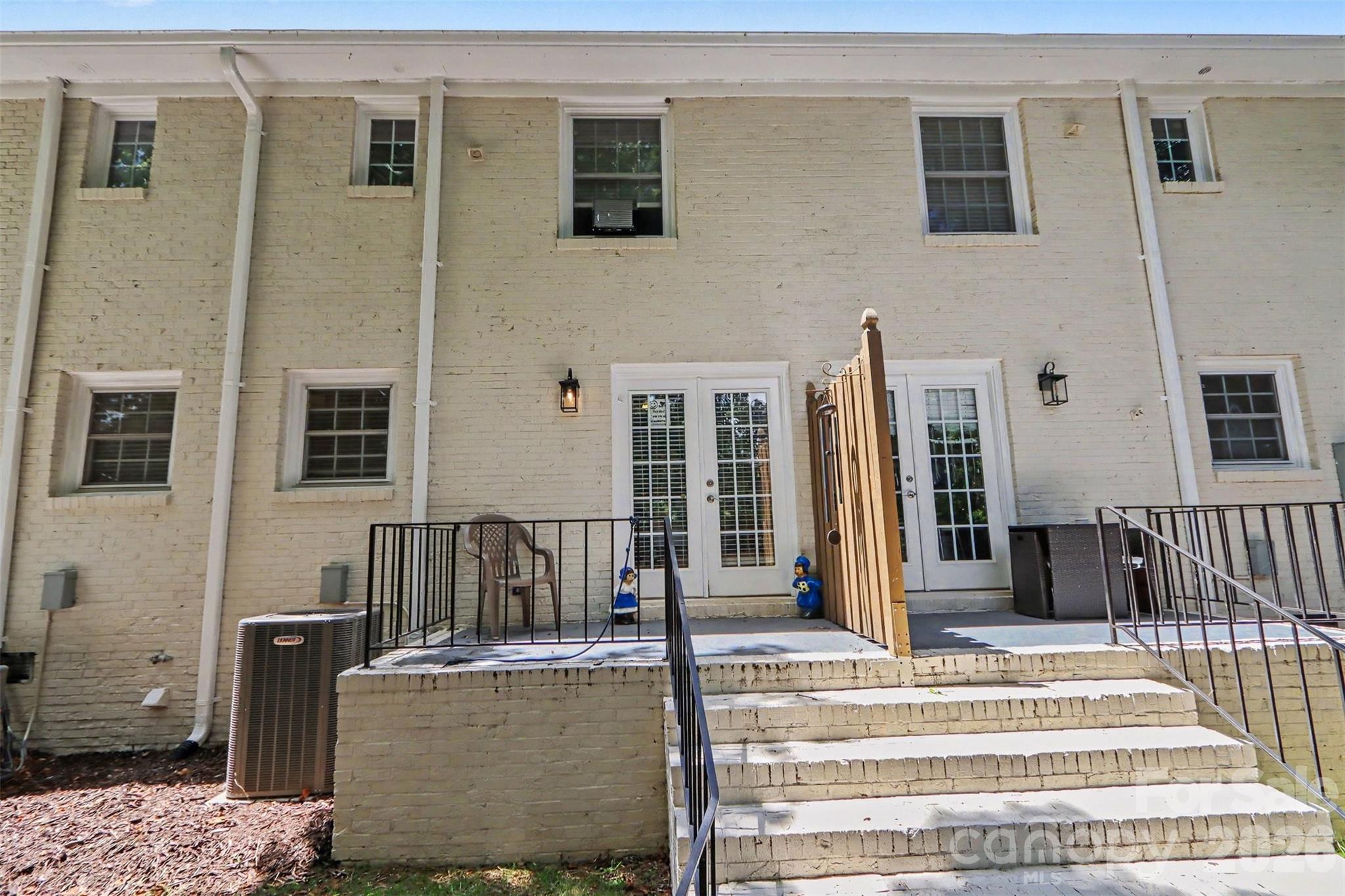 718 W Franklin Street — Monroe