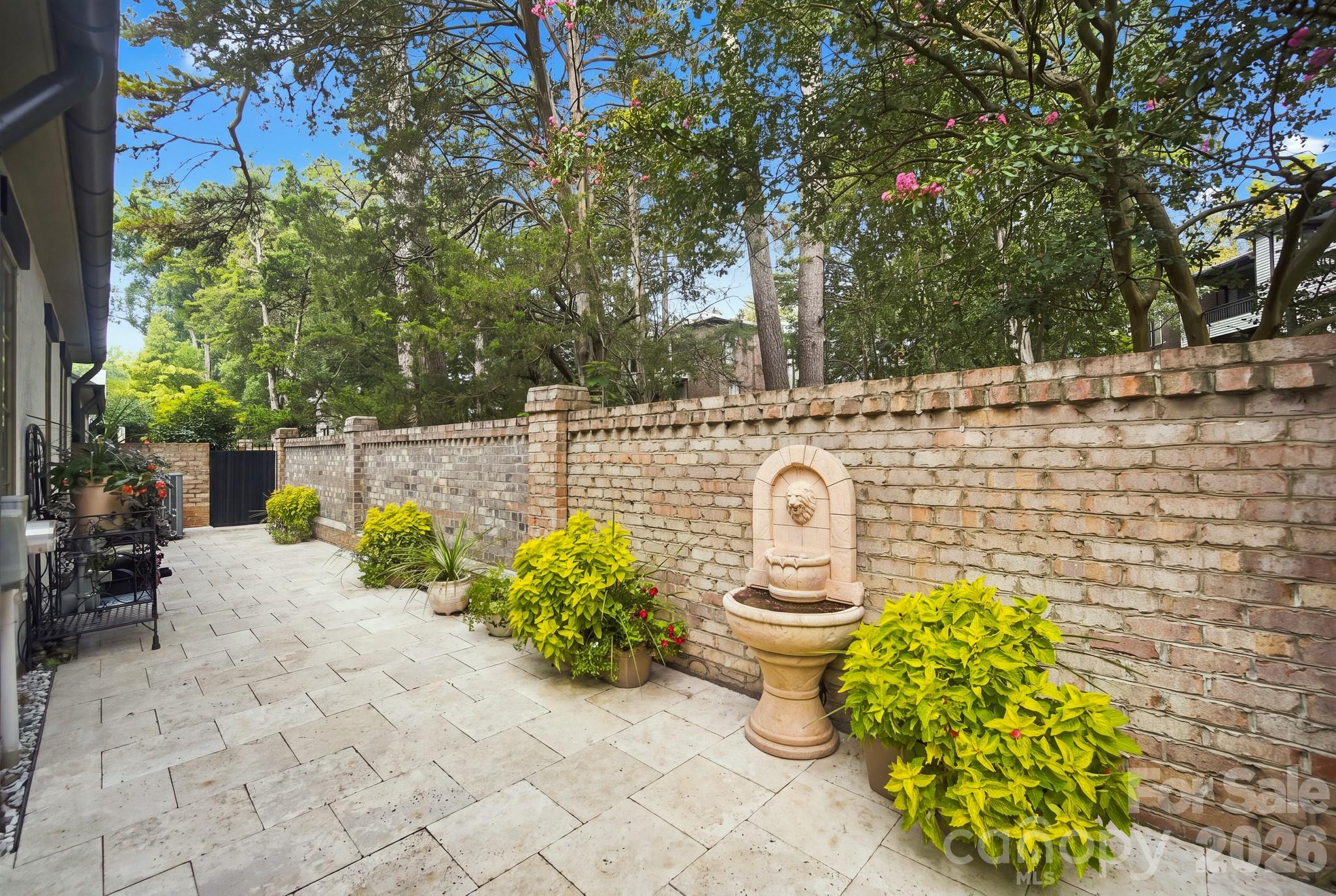 8813 Provence Village Lane — Charlotte