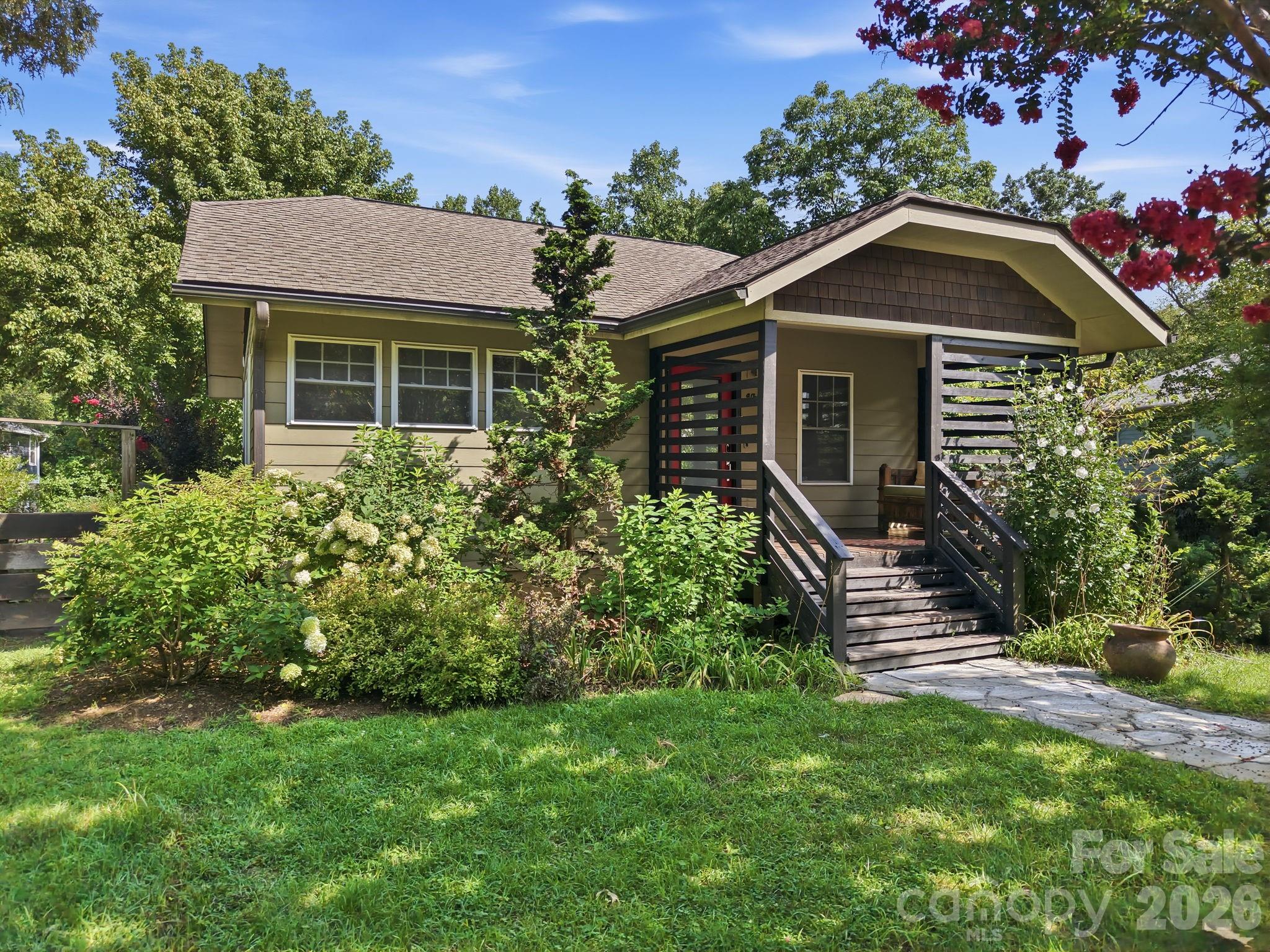 146 Courtland Avenue — Asheville