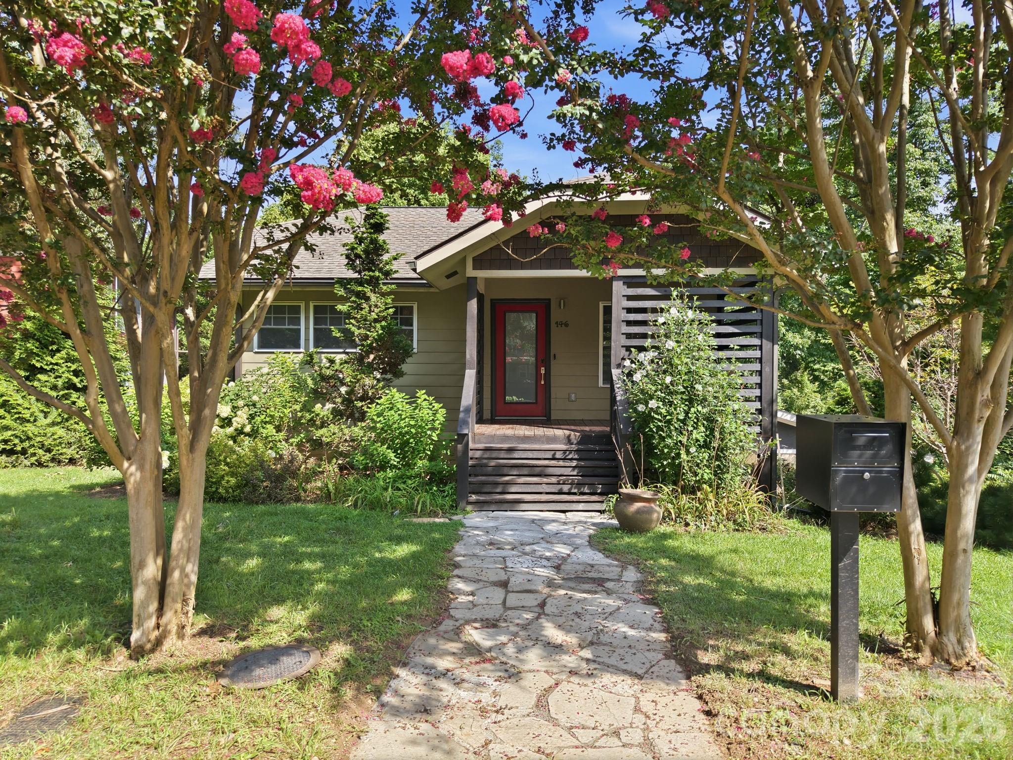 146 Courtland Avenue — Asheville