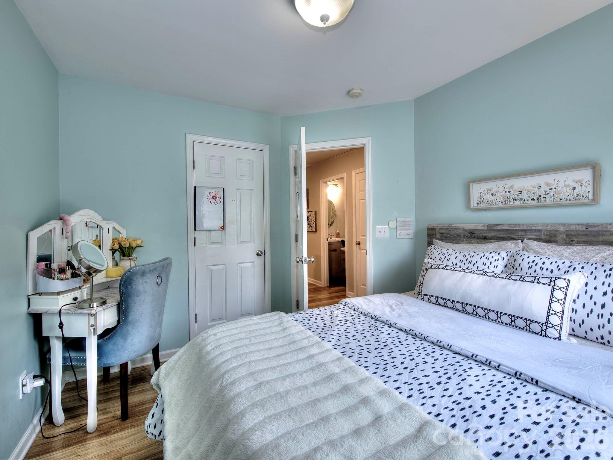 2963 Little Stream Court — Matthews