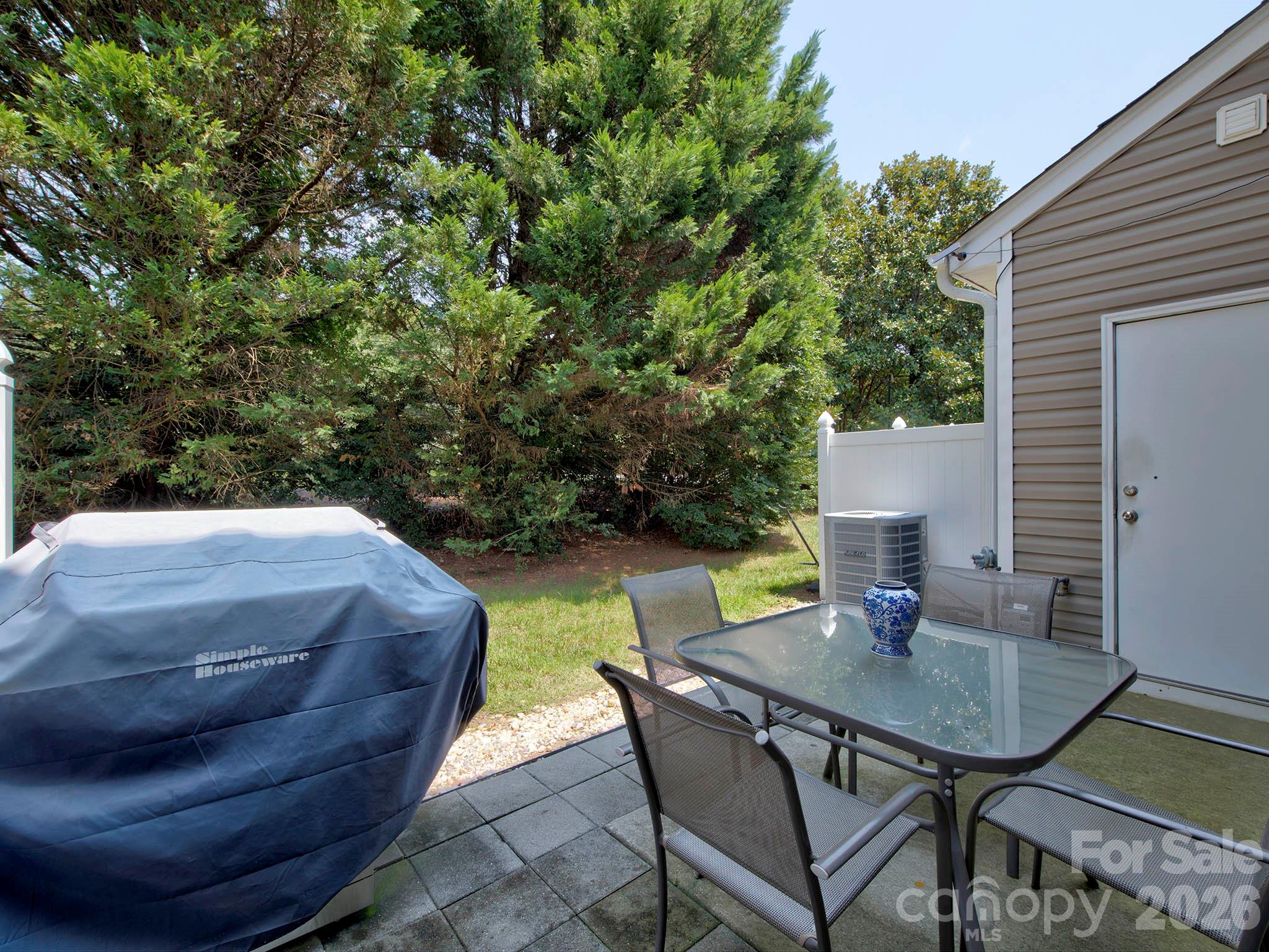 2963 Little Stream Court — Matthews