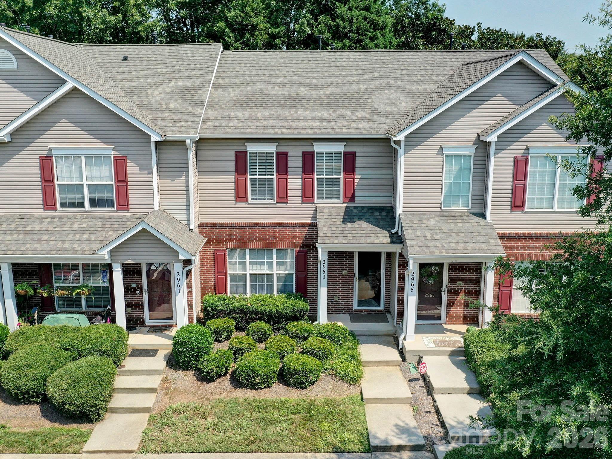 2963 Little Stream Court — Matthews
