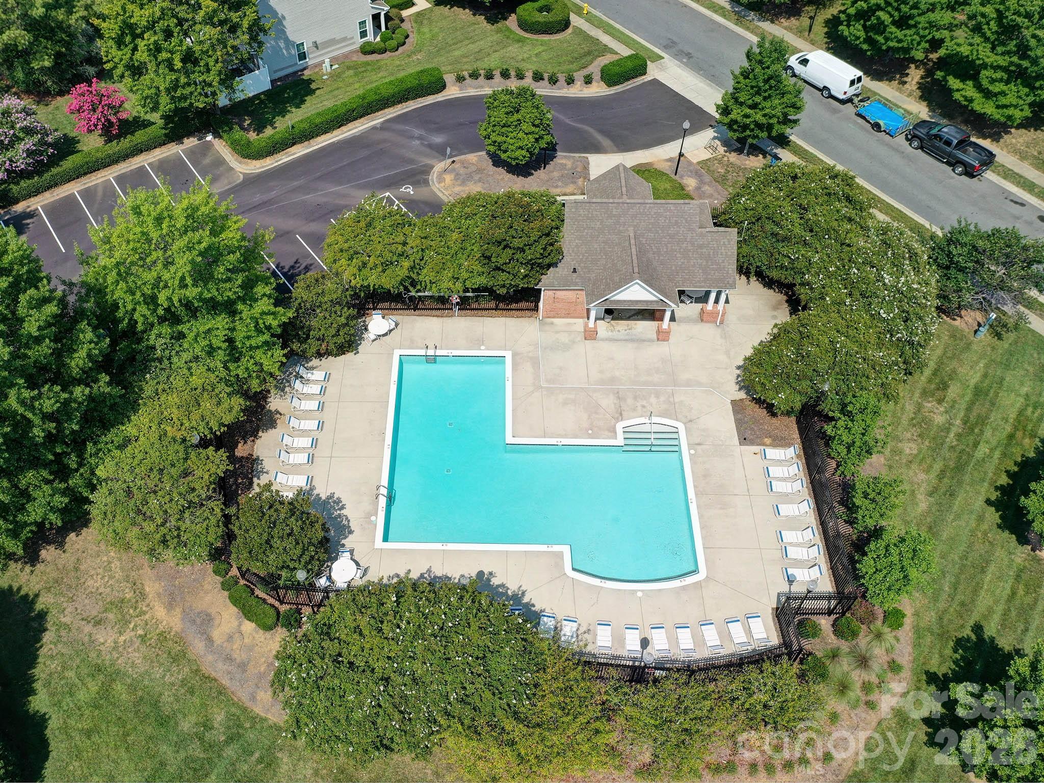 2963 Little Stream Court — Matthews