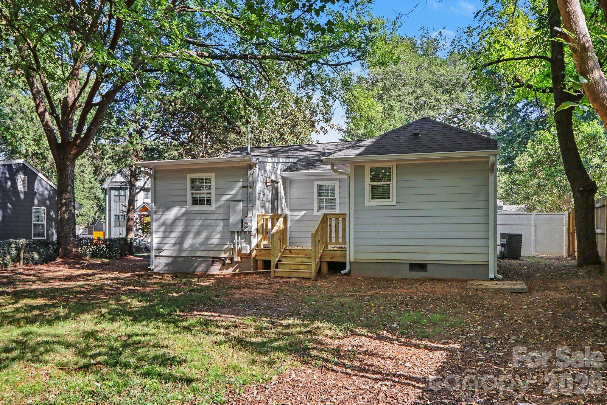 113 N Smallwood Place — Charlotte