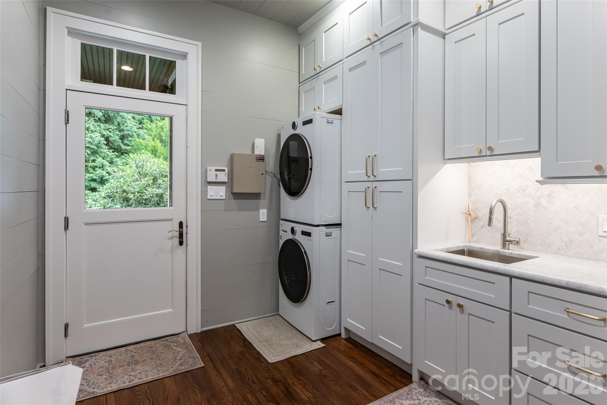 242 Racquet Club Road — Asheville