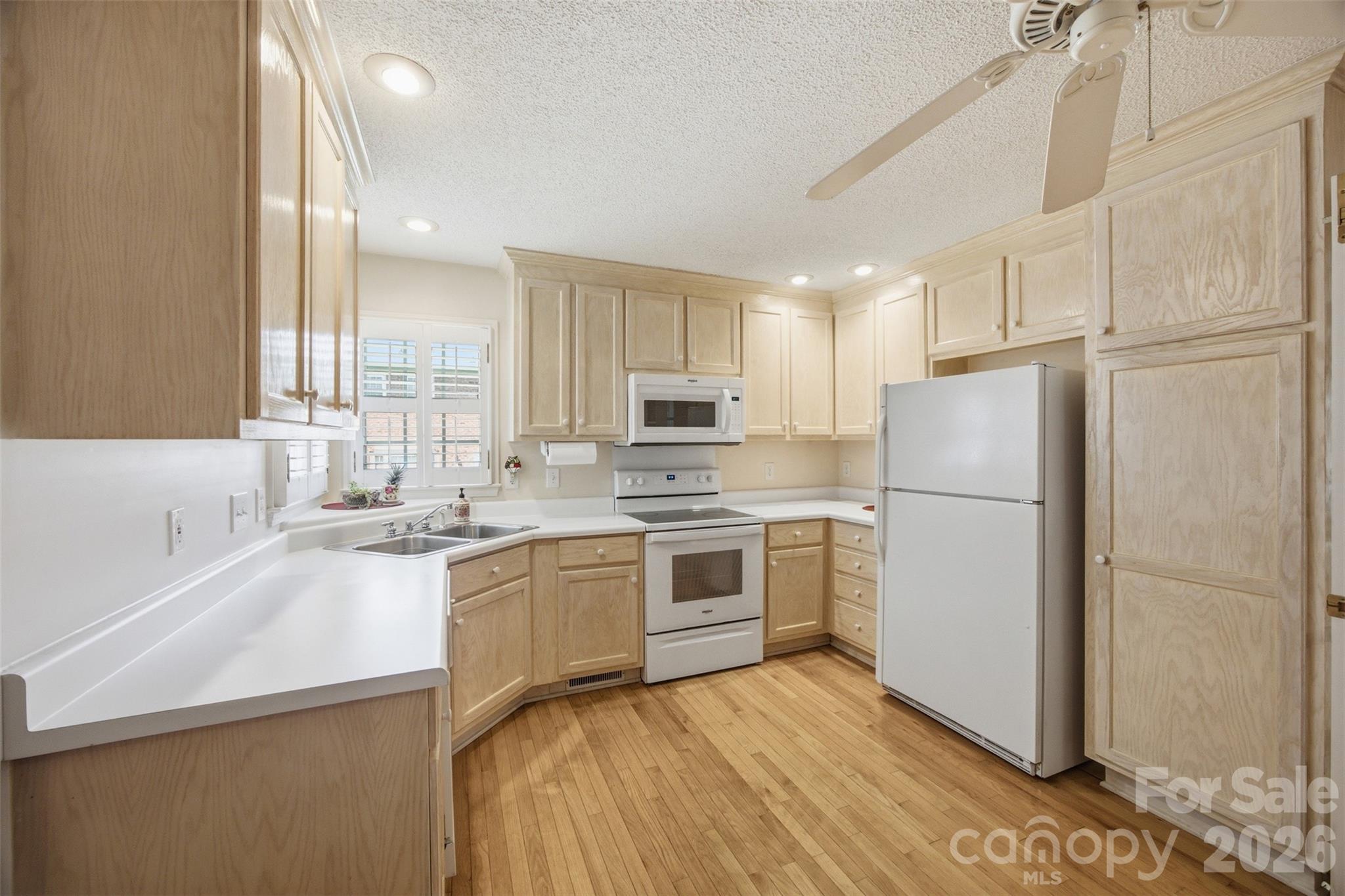 211 Peachtree Street — Belmont